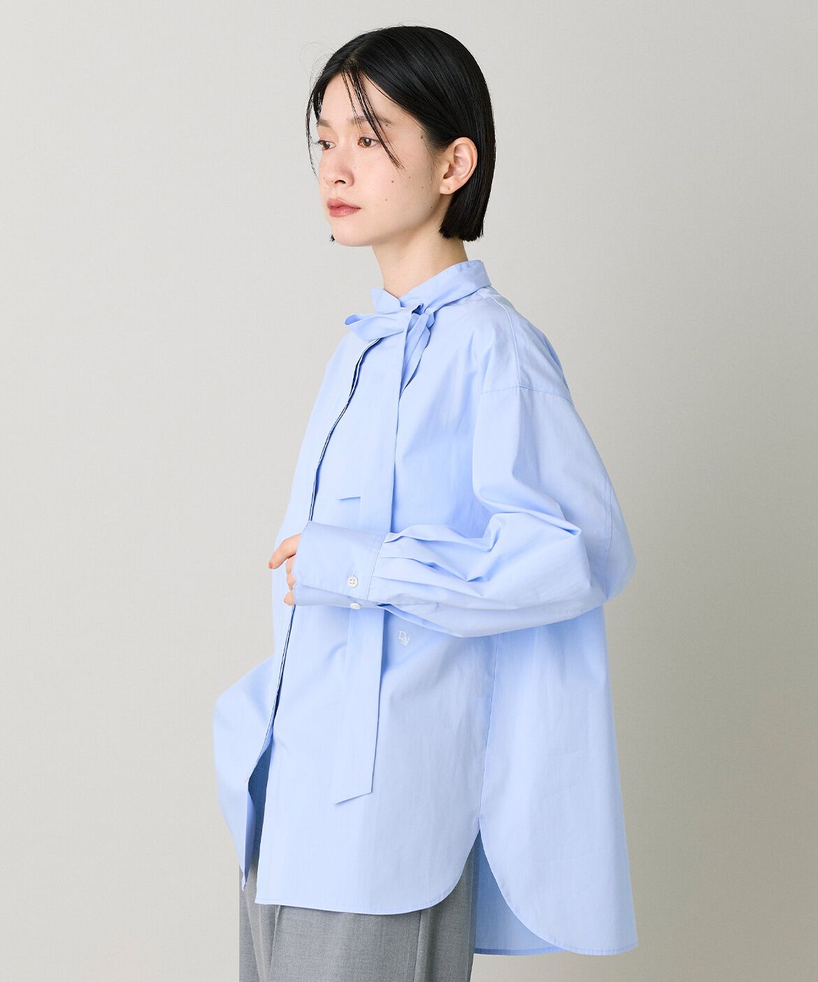 DAY by DAY it&rsquo;s international「ボウタイ付きシャツブラウス｜装い広がる上品ボウタイブラウス」|シャツ・ブラウス|