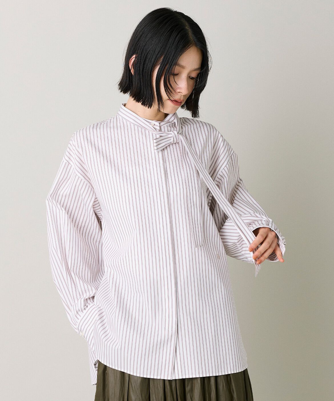 DAY by DAY it&rsquo;s international「ボウタイ付きシャツブラウス｜装い広がる上品ボウタイブラウス」|シャツ・ブラウス|