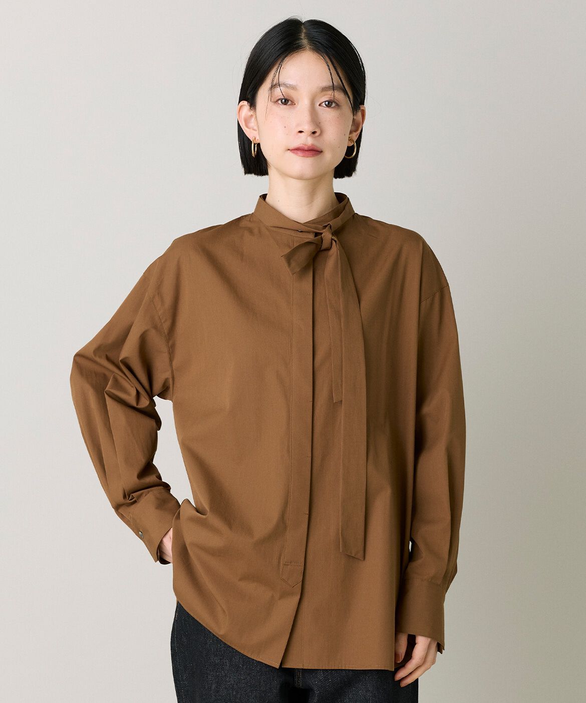 DAY by DAY it&rsquo;s international「ボウタイ付きシャツブラウス｜装い広がる上品ボウタイブラウス」|シャツ・ブラウス|