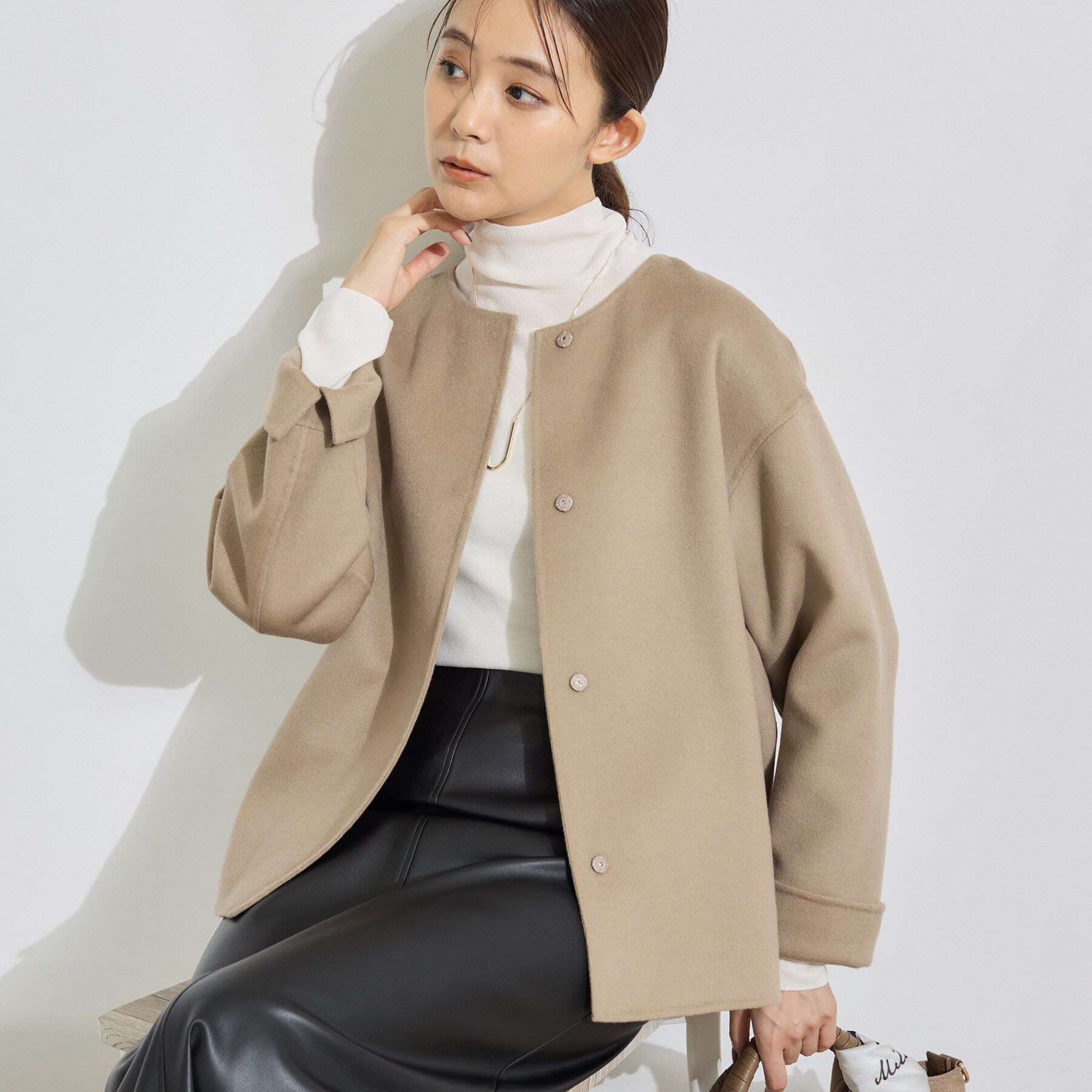 INDIVI「【ウール混／配色】ショート丈リバー丸首コート」|ノーカラーコート|