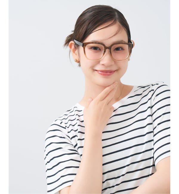  「小顔に見せてくれる計算されたウェリントン型 レンズ交換券付」|メガネ|