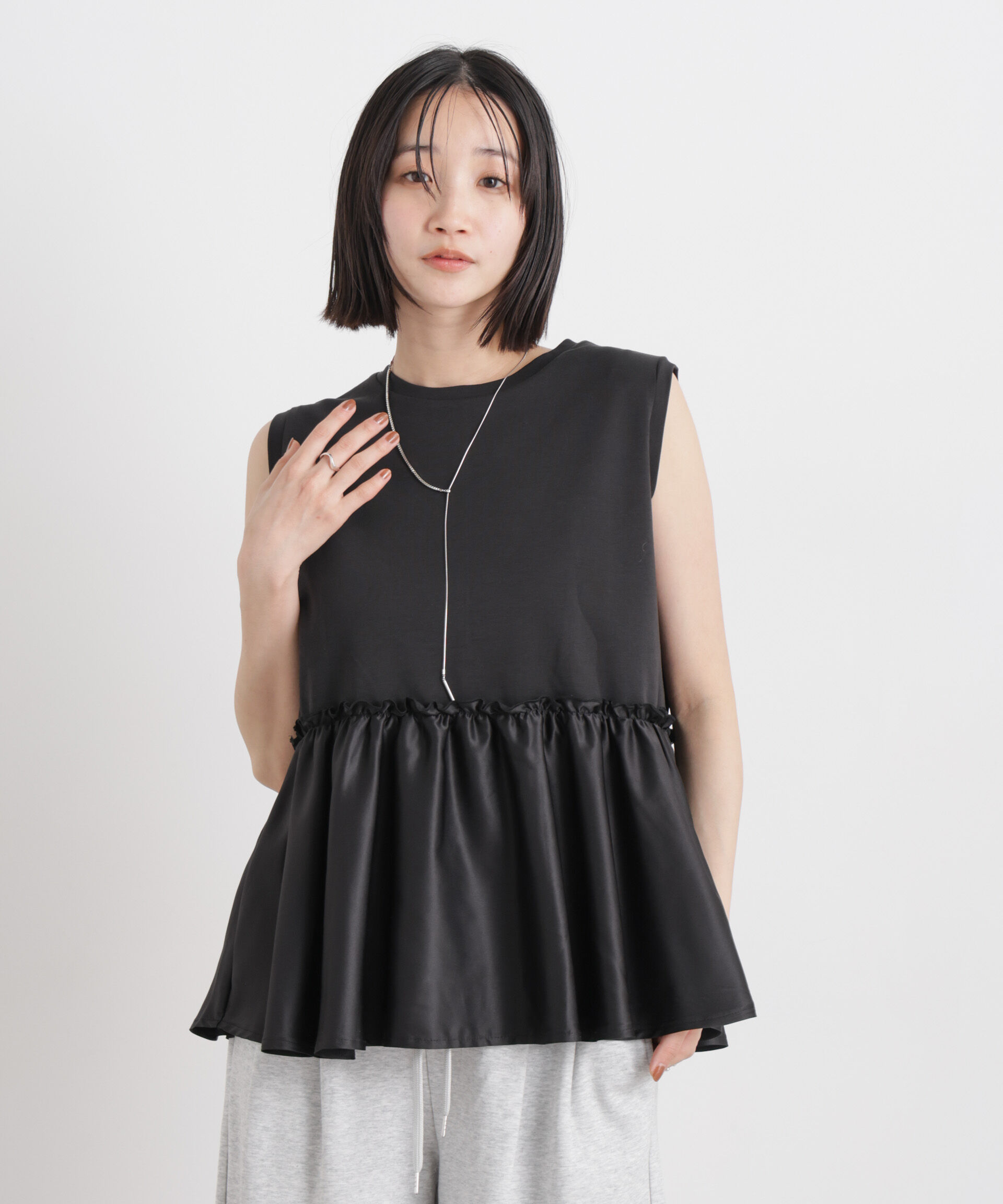nano･universe「サテンペプラム異素材コンビノースリーブカットトップス」|Tシャツ・カットソー|