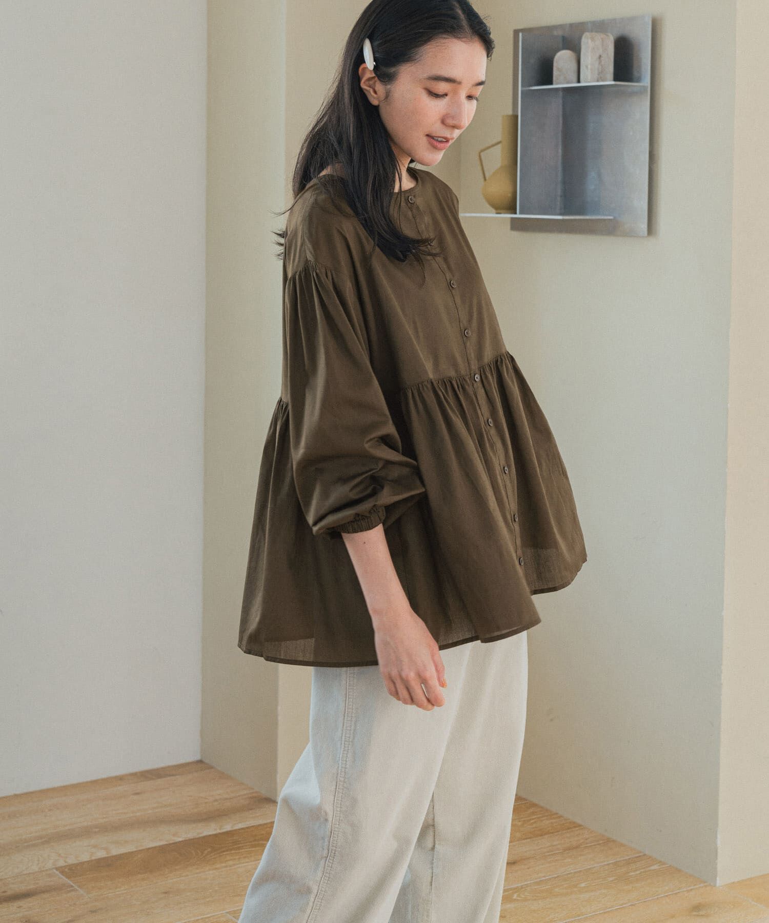 URBAN RESEARCH DOORS「コットンツイル2WAYギャザーブラウス 26AW」|シャツ・ブラウス|