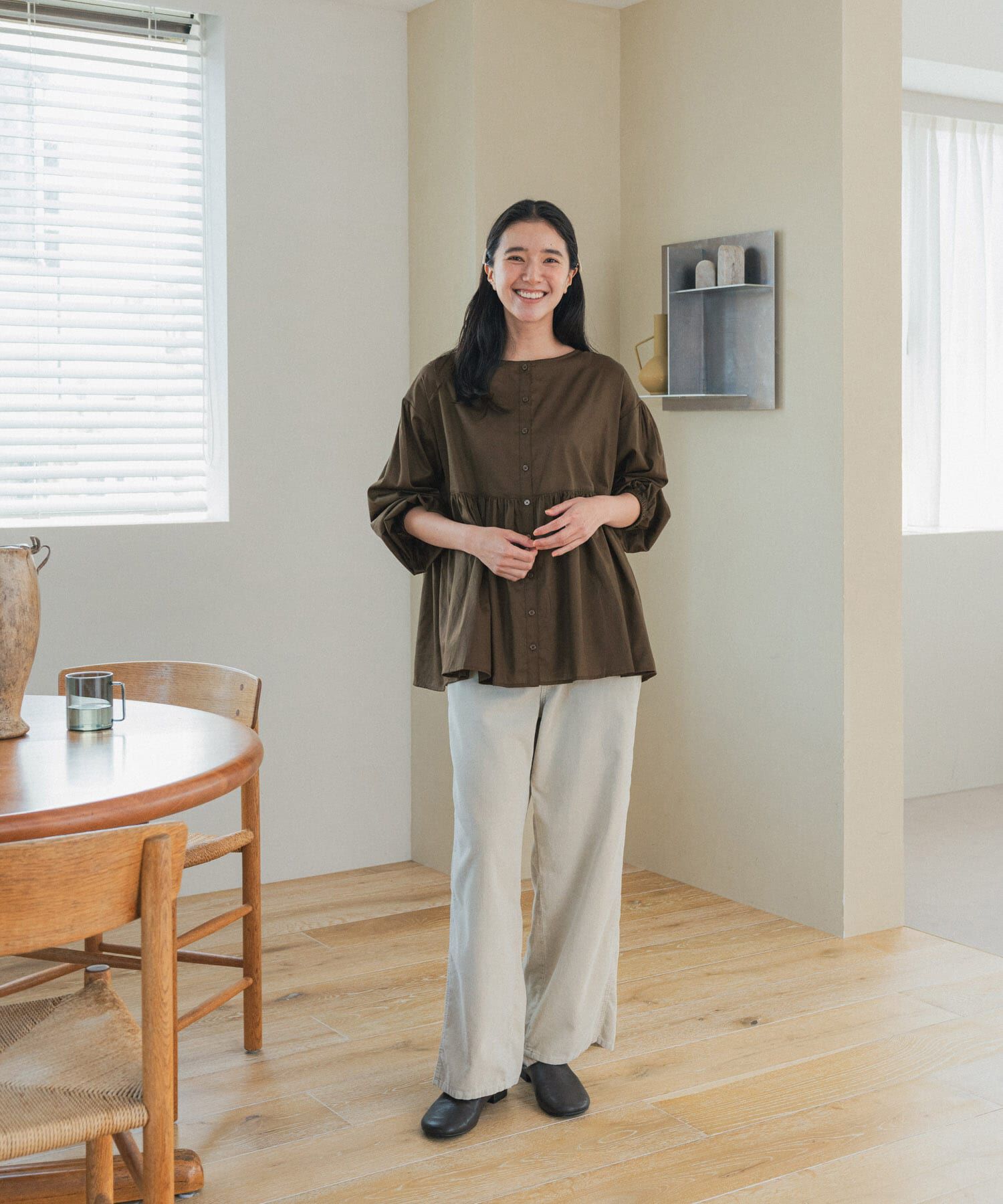 URBAN RESEARCH DOORS「コットンツイル2WAYギャザーブラウス 26AW」|シャツ・ブラウス|