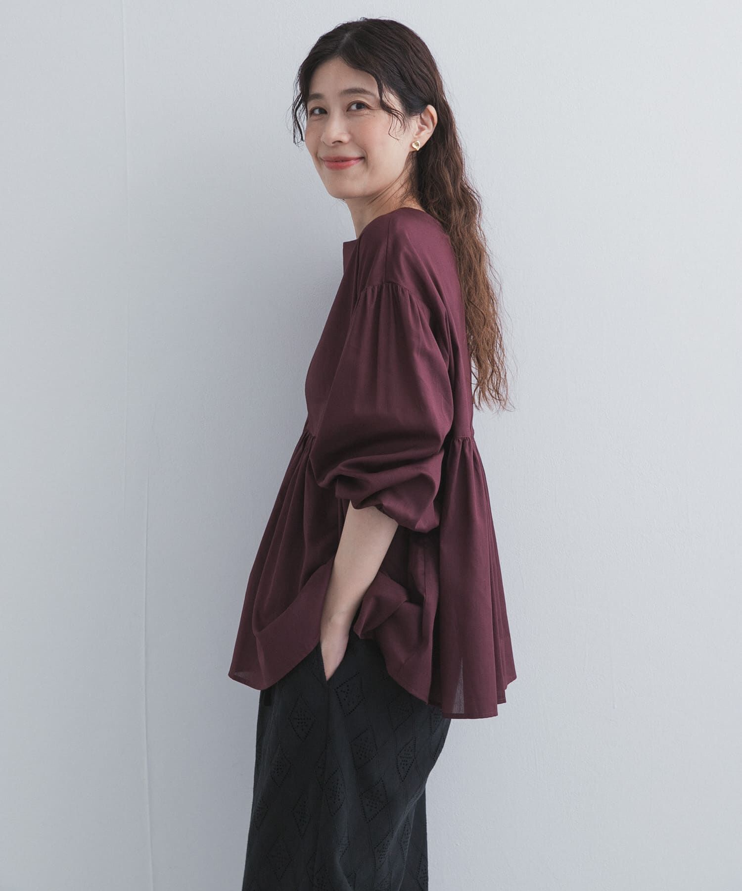 URBAN RESEARCH DOORS「コットンツイル2WAYギャザーブラウス 26AW」|シャツ・ブラウス|