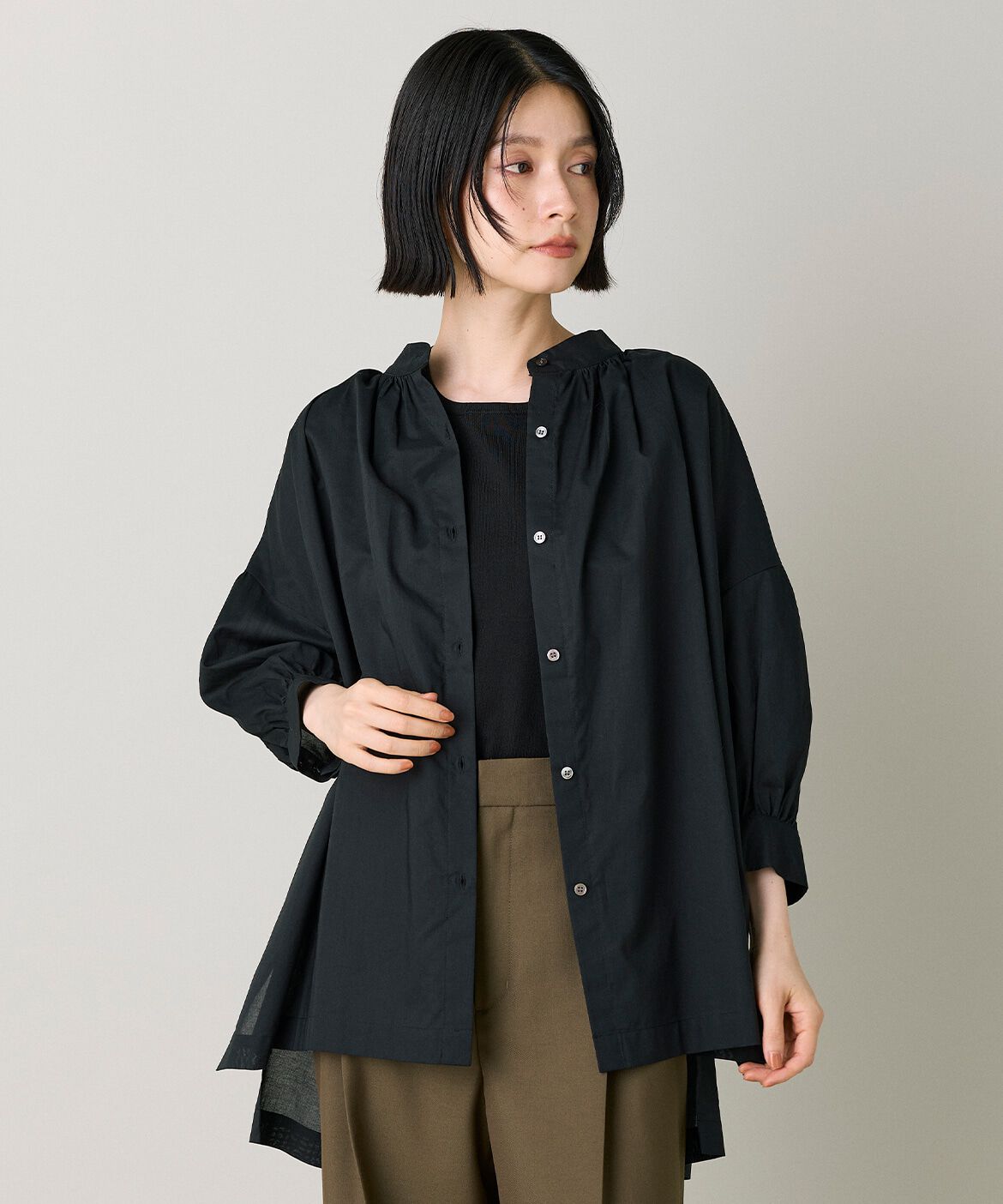 DAY by DAY it&rsquo;s international「ﾊﾞﾝﾄﾞｶﾗｰｷﾞｬｻﾞｰｼｬﾂﾌﾞﾗｳｽ|体型ｶﾊﾞｰと旬顔を叶」|シャツ・ブラウス|ブラック