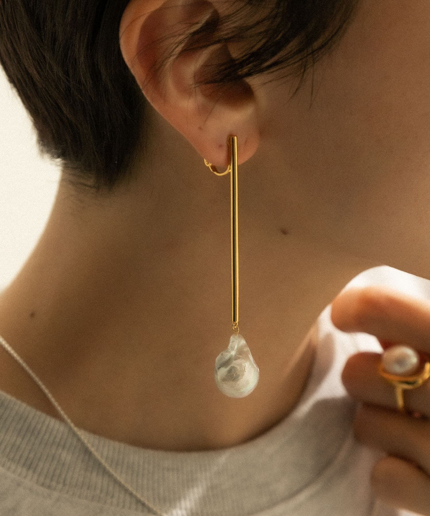 SMELLY「SMELLY so&rsquo;　baroque pearl bar earring」|イヤリング|
