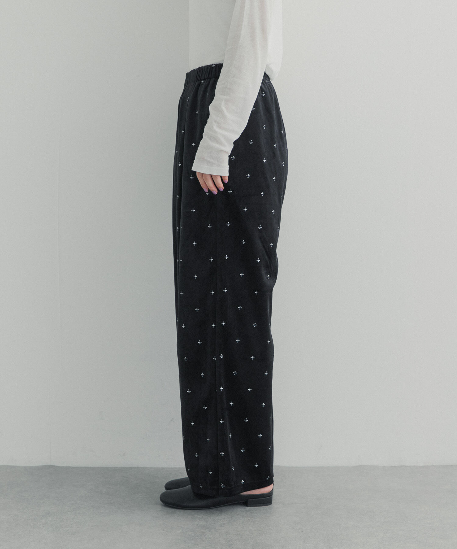 URBAN RESEARCH DOORS「刺繍ベロアイージーパンツ 26AW」|その他|