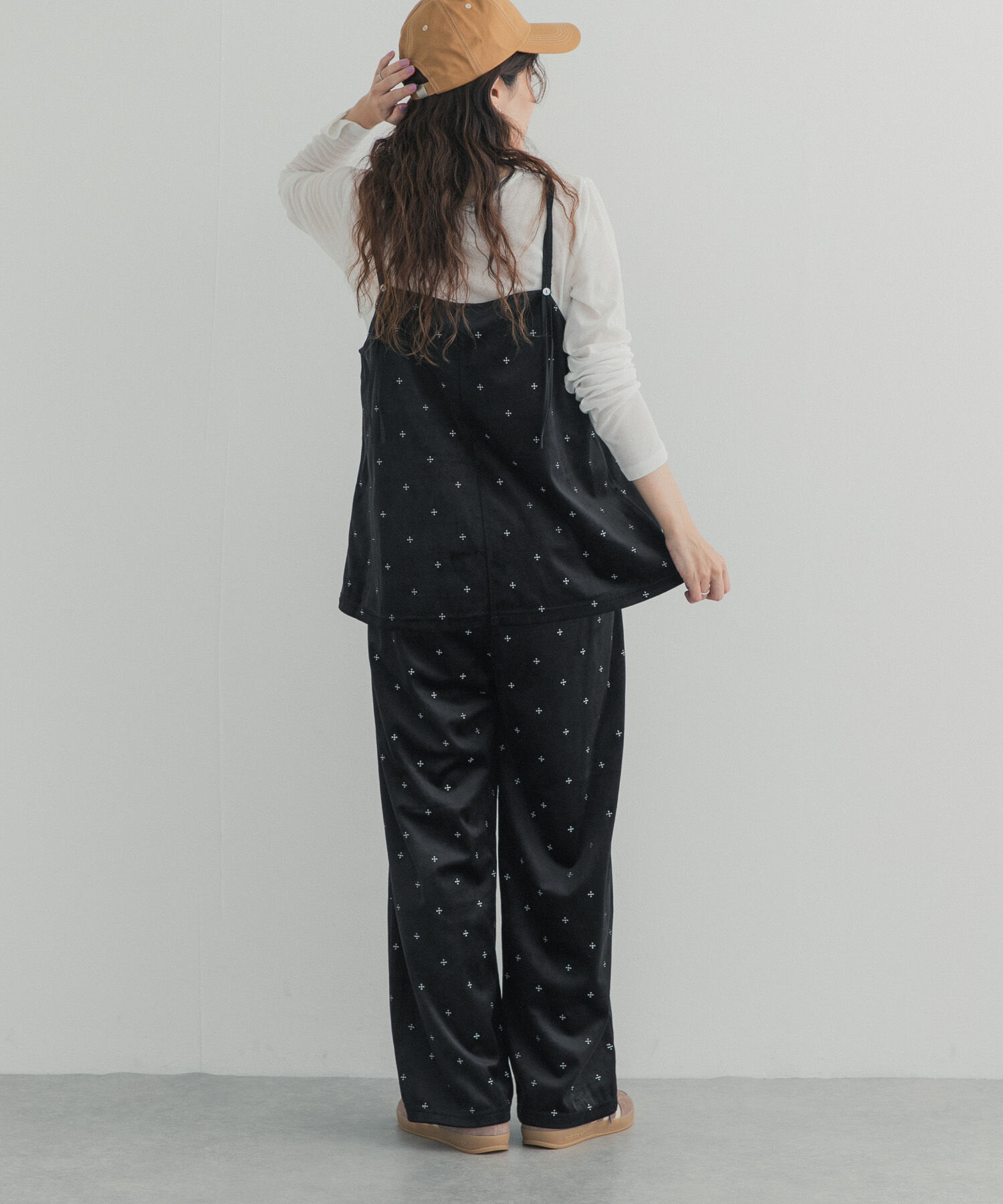 URBAN RESEARCH DOORS「刺繍ベロアイージーパンツ 26AW」|その他|
