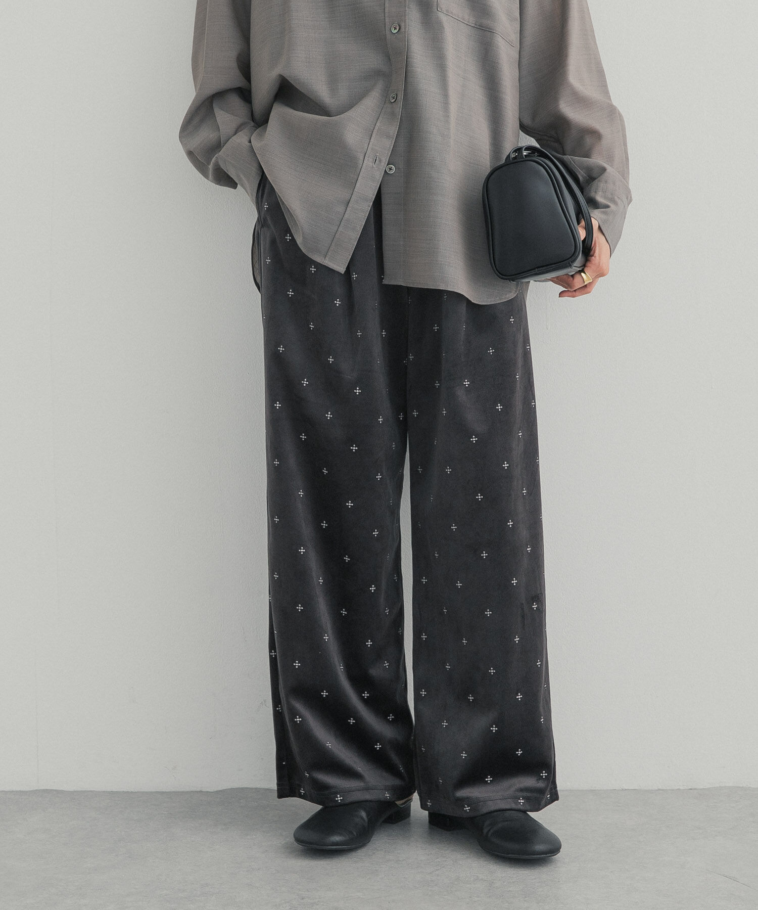 URBAN RESEARCH DOORS「刺繍ベロアイージーパンツ 26AW」|その他|チャコールグレー