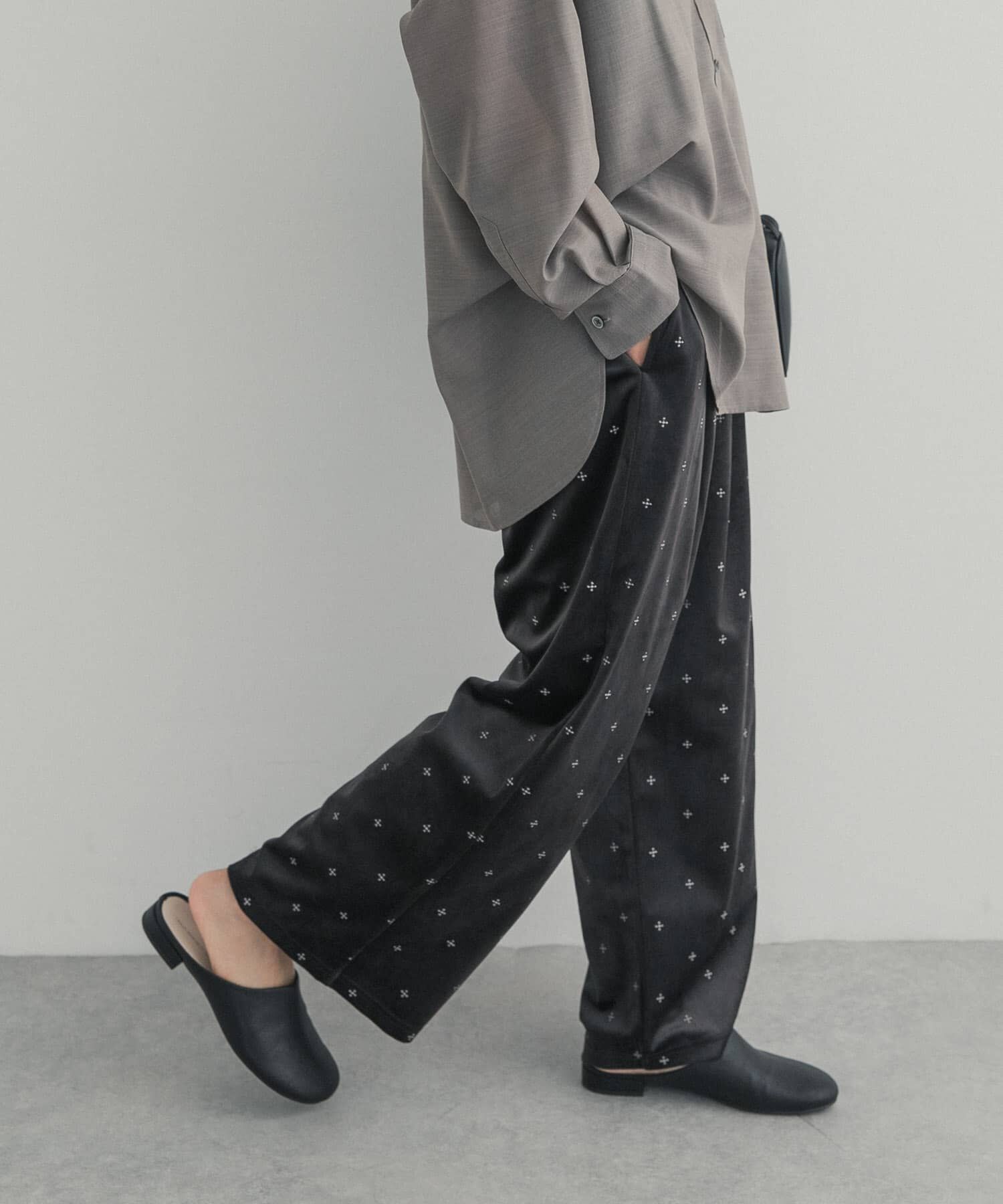 URBAN RESEARCH DOORS「刺繍ベロアイージーパンツ 26AW」|その他|
