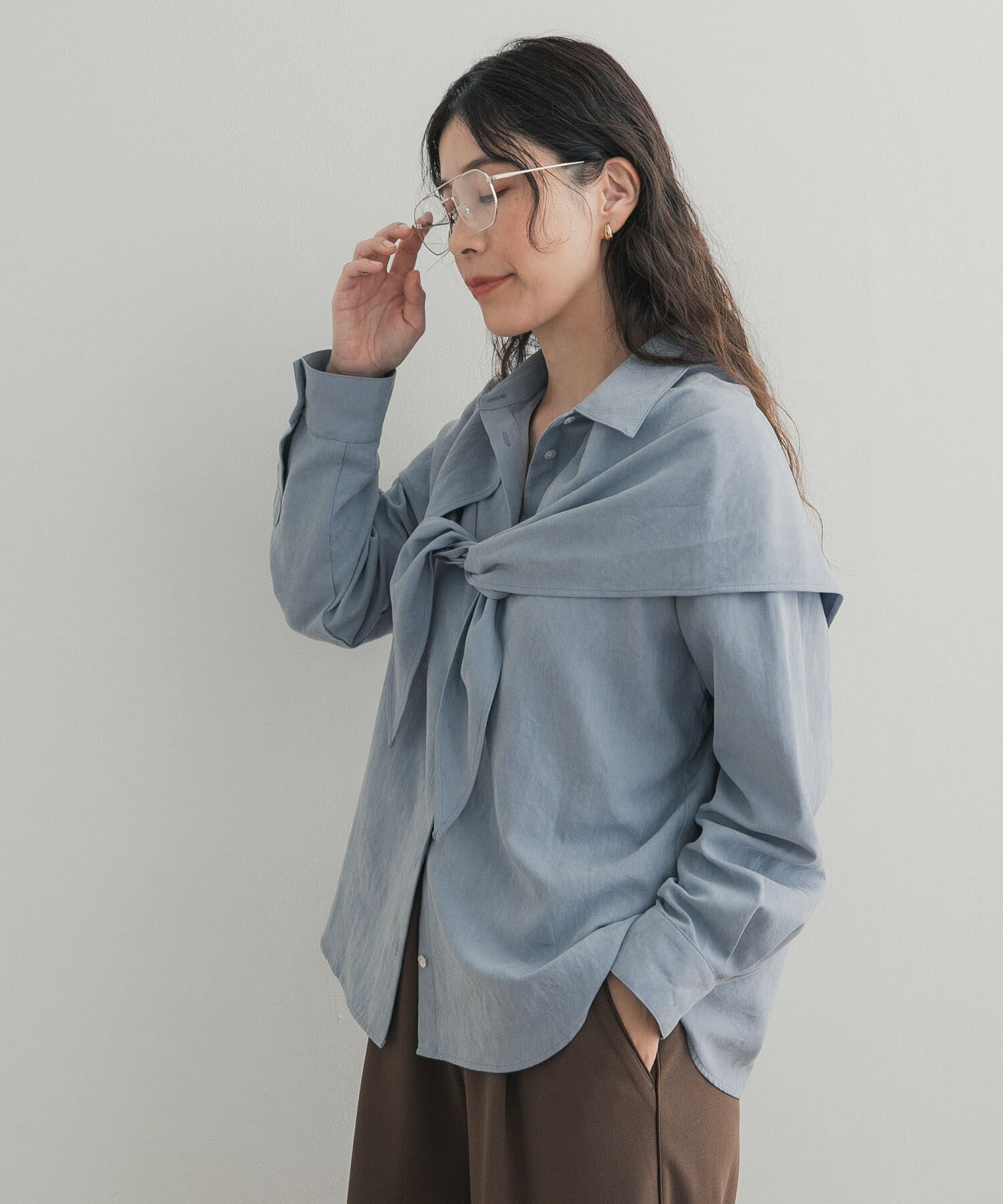 URBAN RESEARCH DOORS「『WEB限定』スカーフ付きピーチ起毛シャツ」|シャツ・ブラウス|