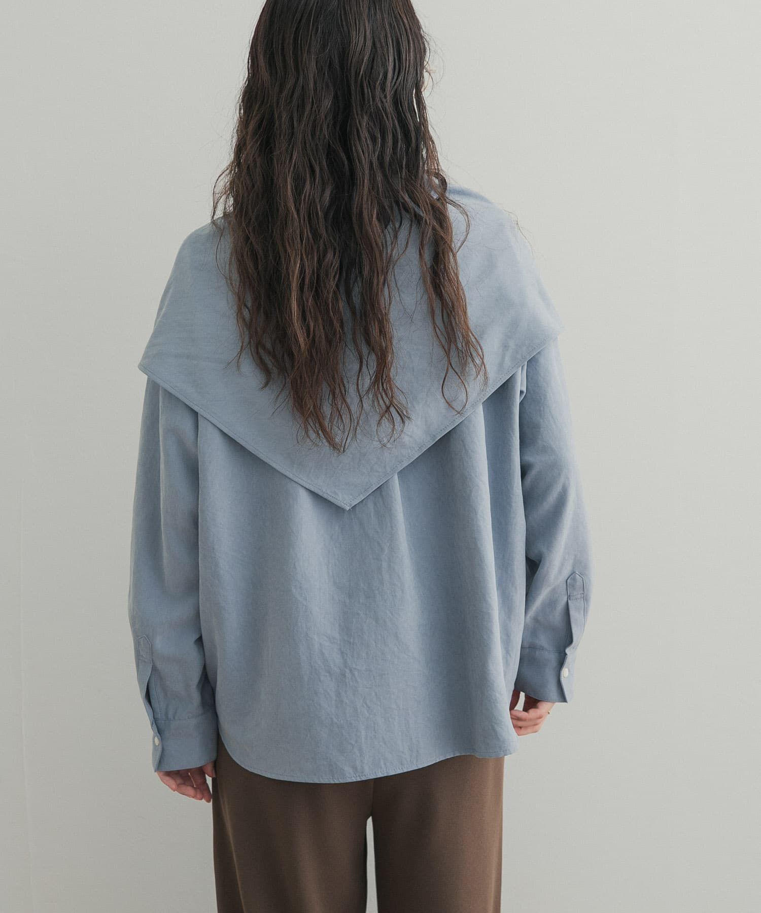 URBAN RESEARCH DOORS「『WEB限定』スカーフ付きピーチ起毛シャツ」|シャツ・ブラウス|