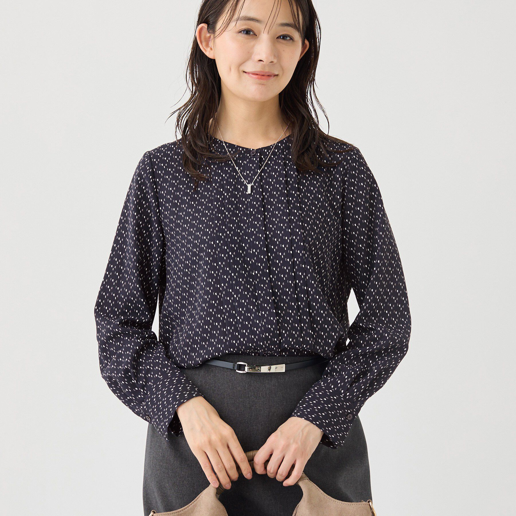 INDIVI「【通勤にオススメ／幾何学柄】ジョーゼットタックブラウス」|シャツ・ブラウス|