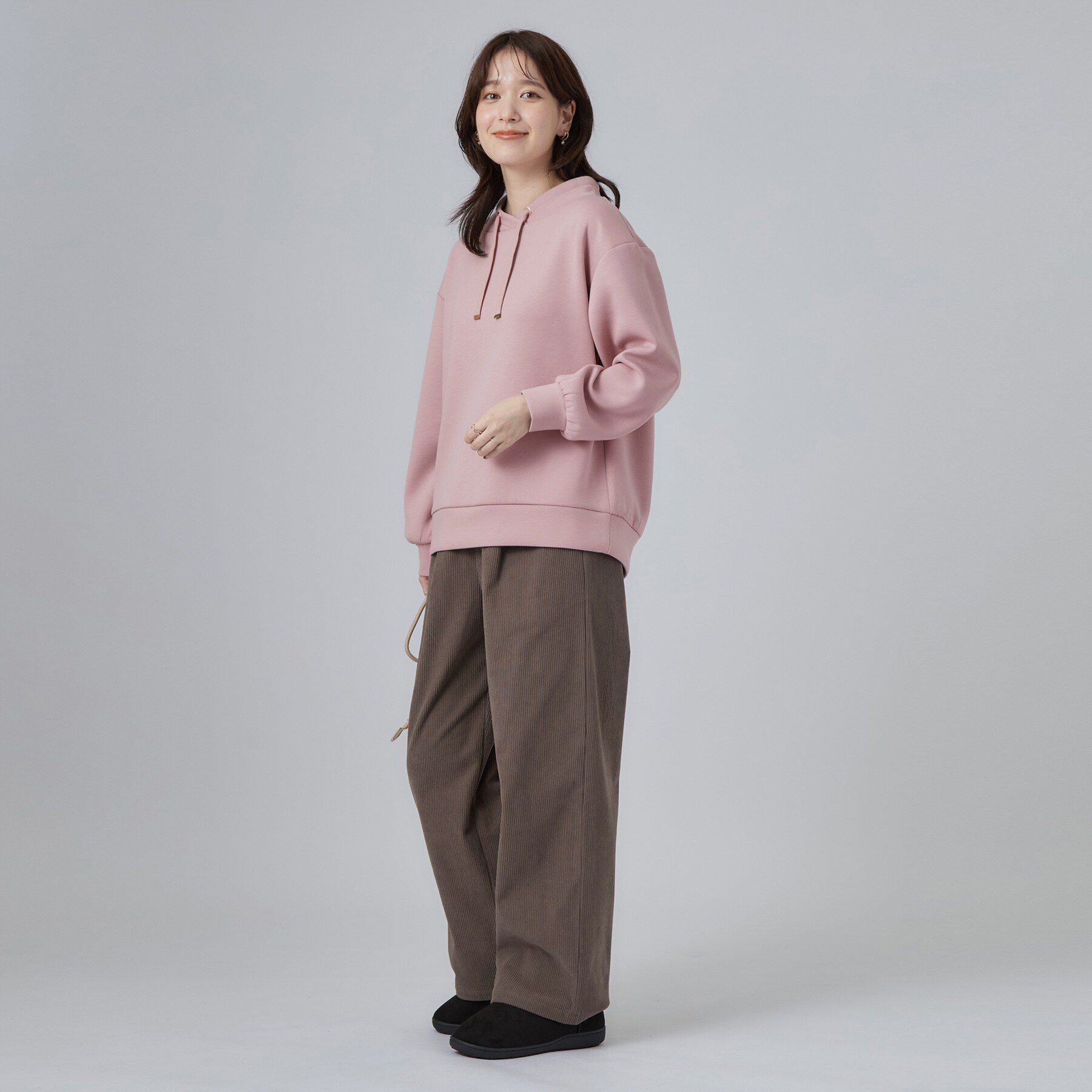 SHOO･LA･RUE「【S-LL/体型カバー】もちさらなめらかタッチ 抜き襟風トップス」|Tシャツ・カットソー|