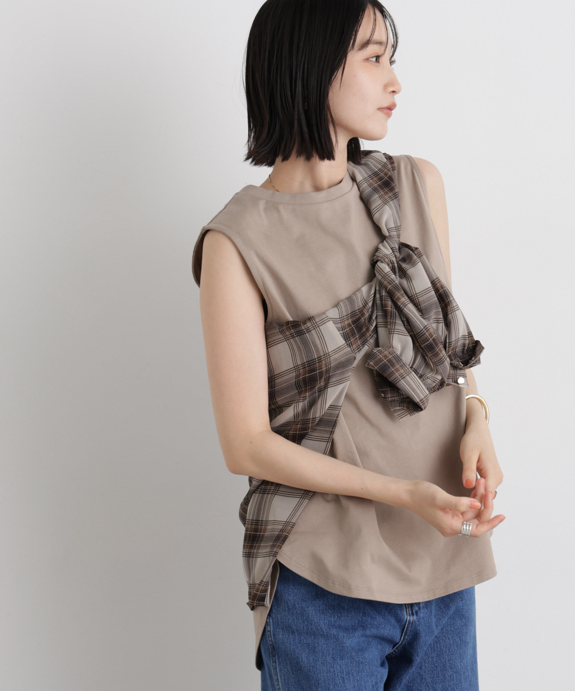 nano･universe「バックタックラウンドヘムノースリーブカットトップス」|Tシャツ・カットソー|