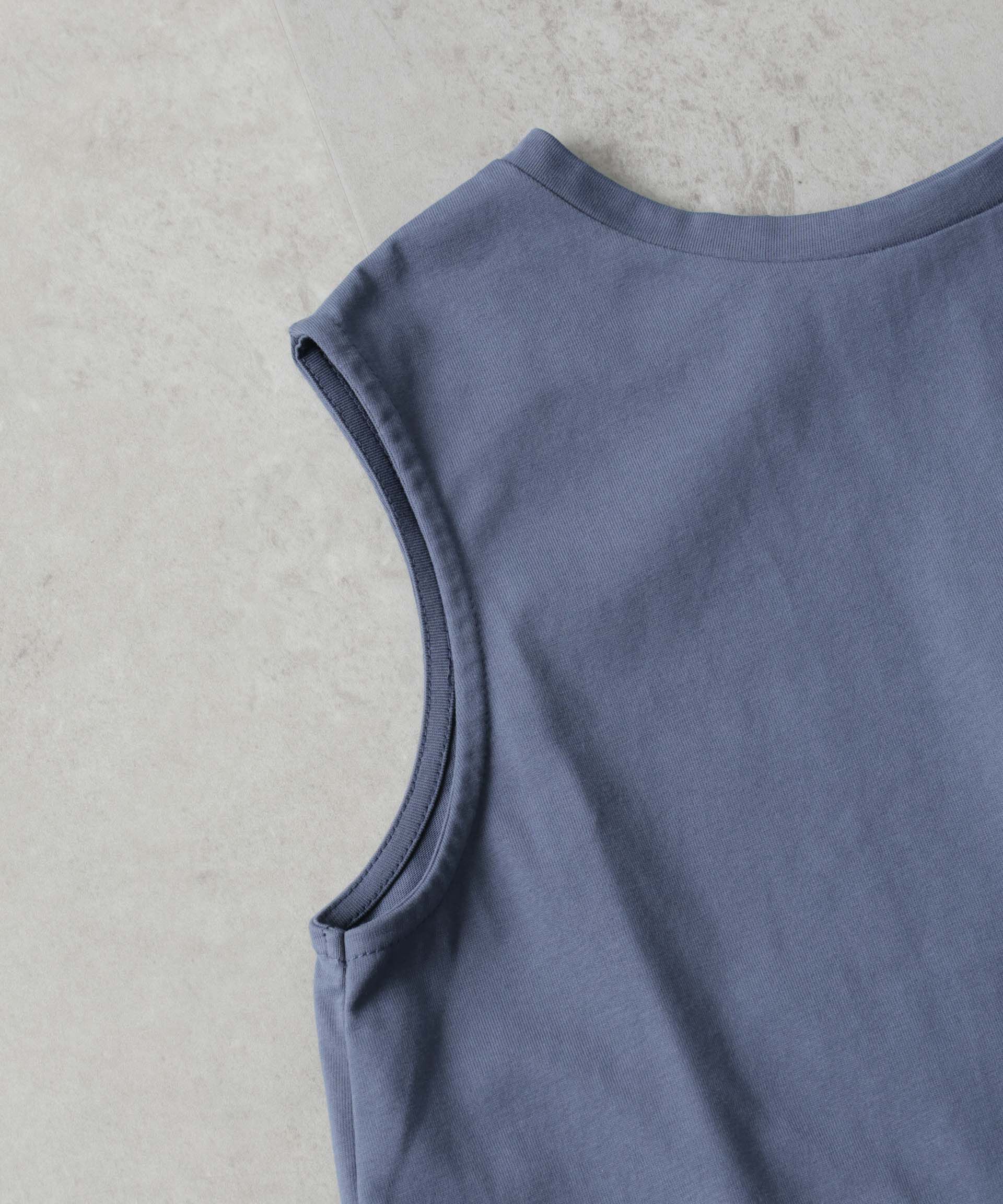 nano･universe「バックタックラウンドヘムノースリーブカットトップス」|Tシャツ・カットソー|