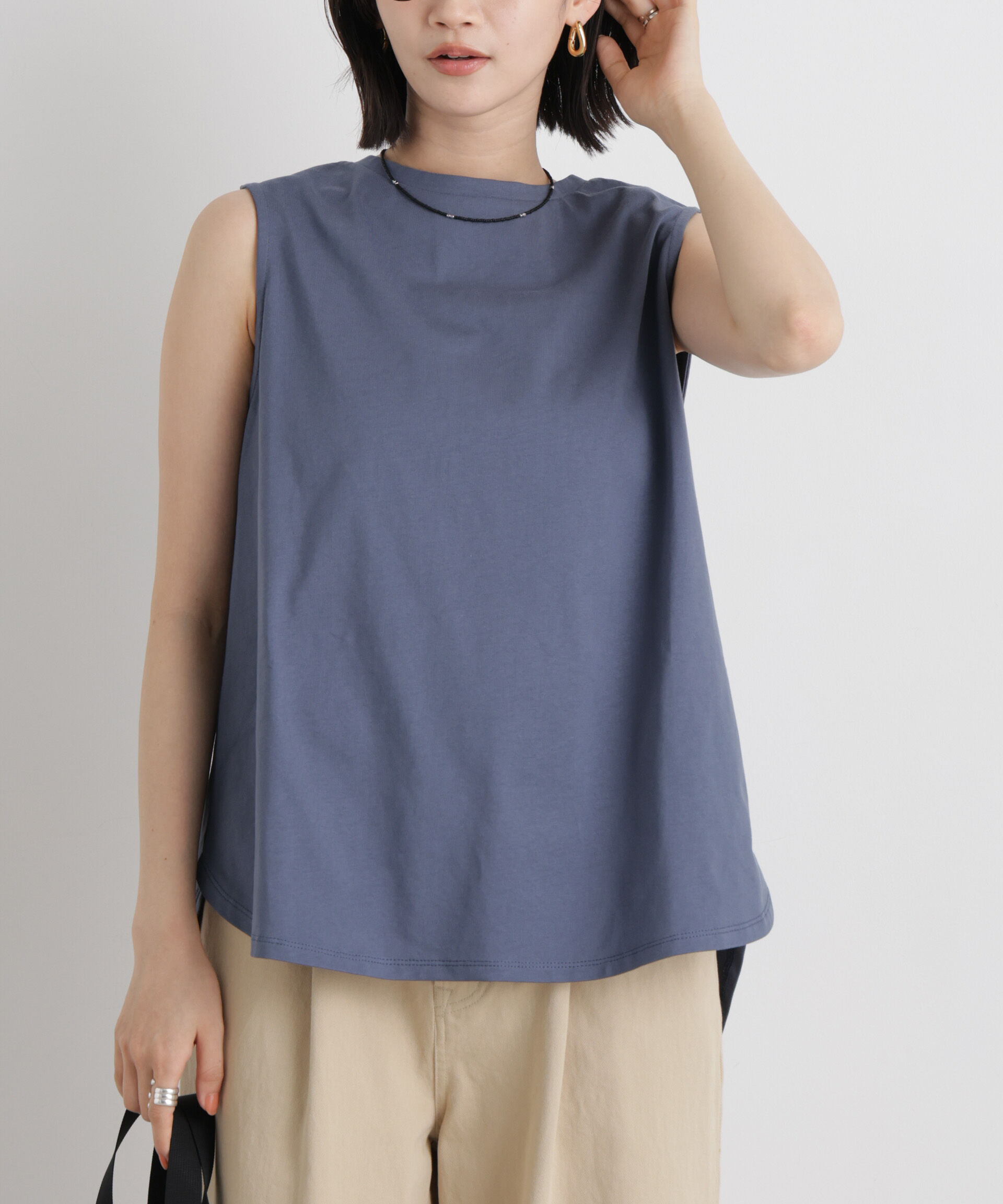 nano･universe「バックタックラウンドヘムノースリーブカットトップス」|Tシャツ・カットソー|