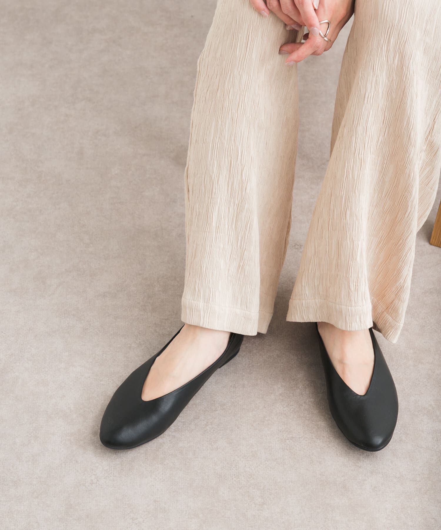 URBAN RESEARCH DOORS「Vカットパンプス」|パンプス|