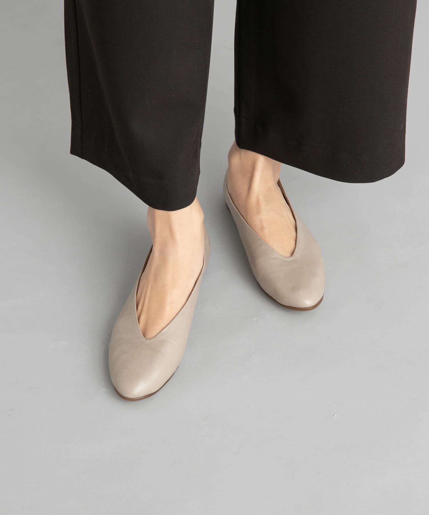 URBAN RESEARCH DOORS「Vカットパンプス」|パンプス|