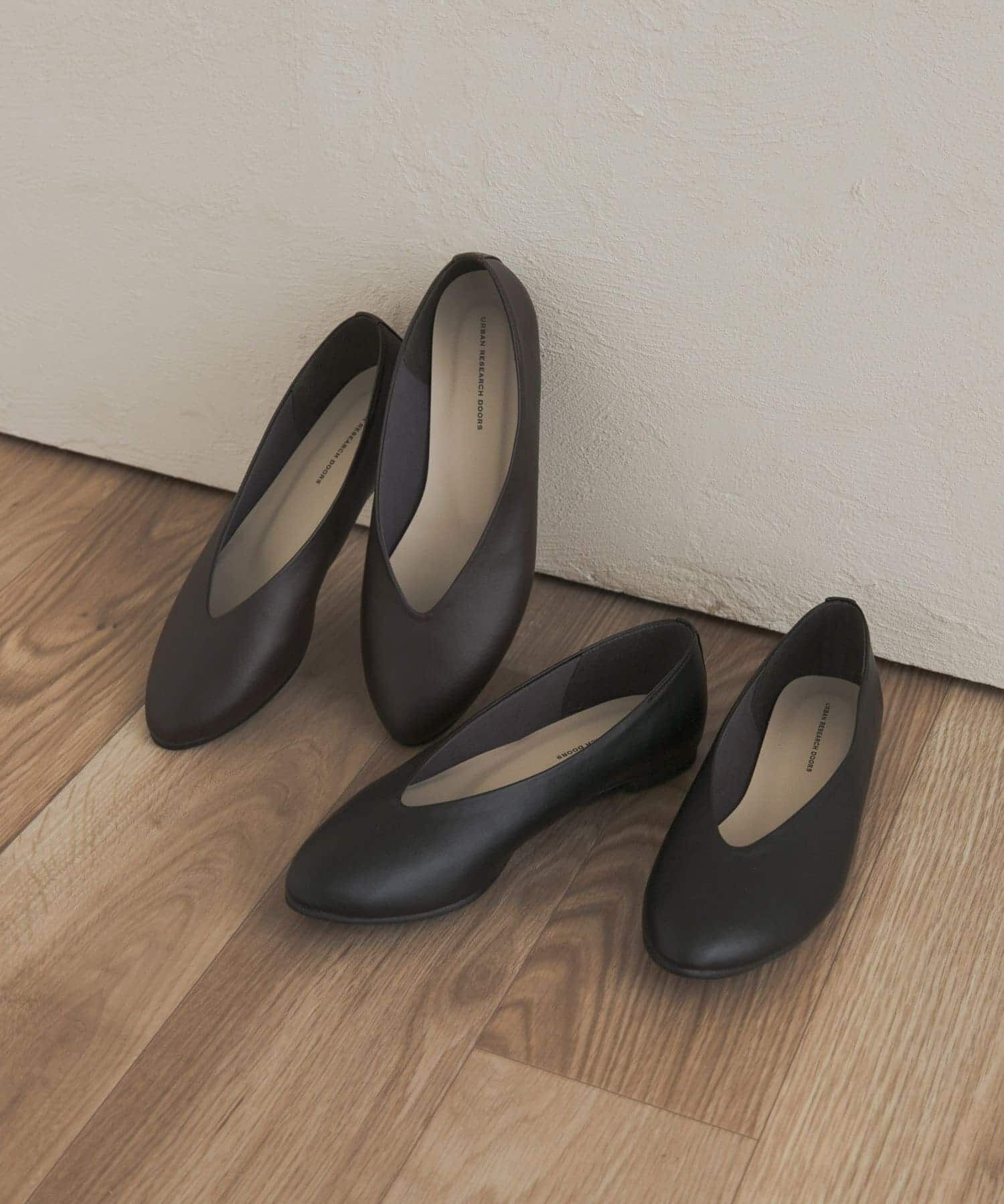 URBAN RESEARCH DOORS「Vカットパンプス」|パンプス|