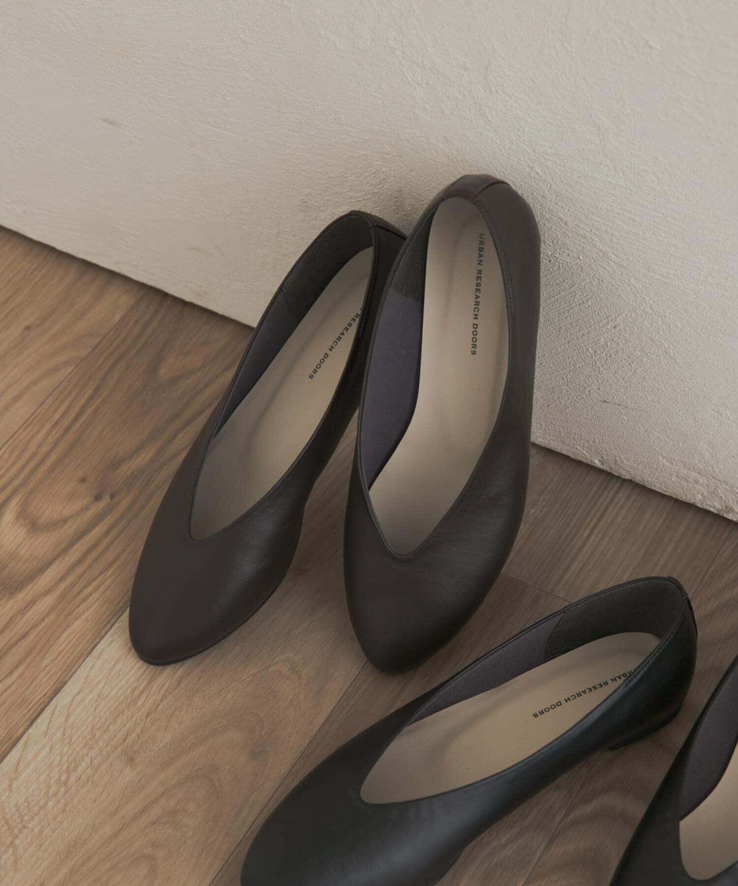 URBAN RESEARCH DOORS「Vカットパンプス」|パンプス|
