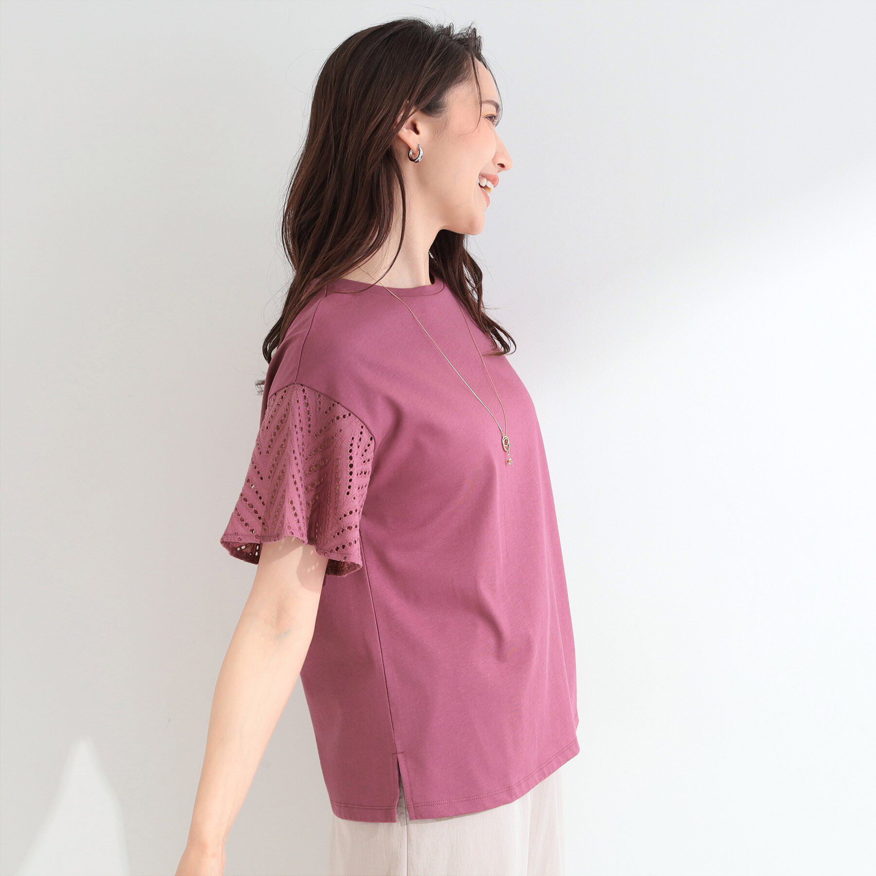 SHOO･LA･RUE「【S-LL/洗濯機可/体型カバー】汗じみが気になりにくい お袖レースフレアTシャツ」|Tシャツ・カットソー|