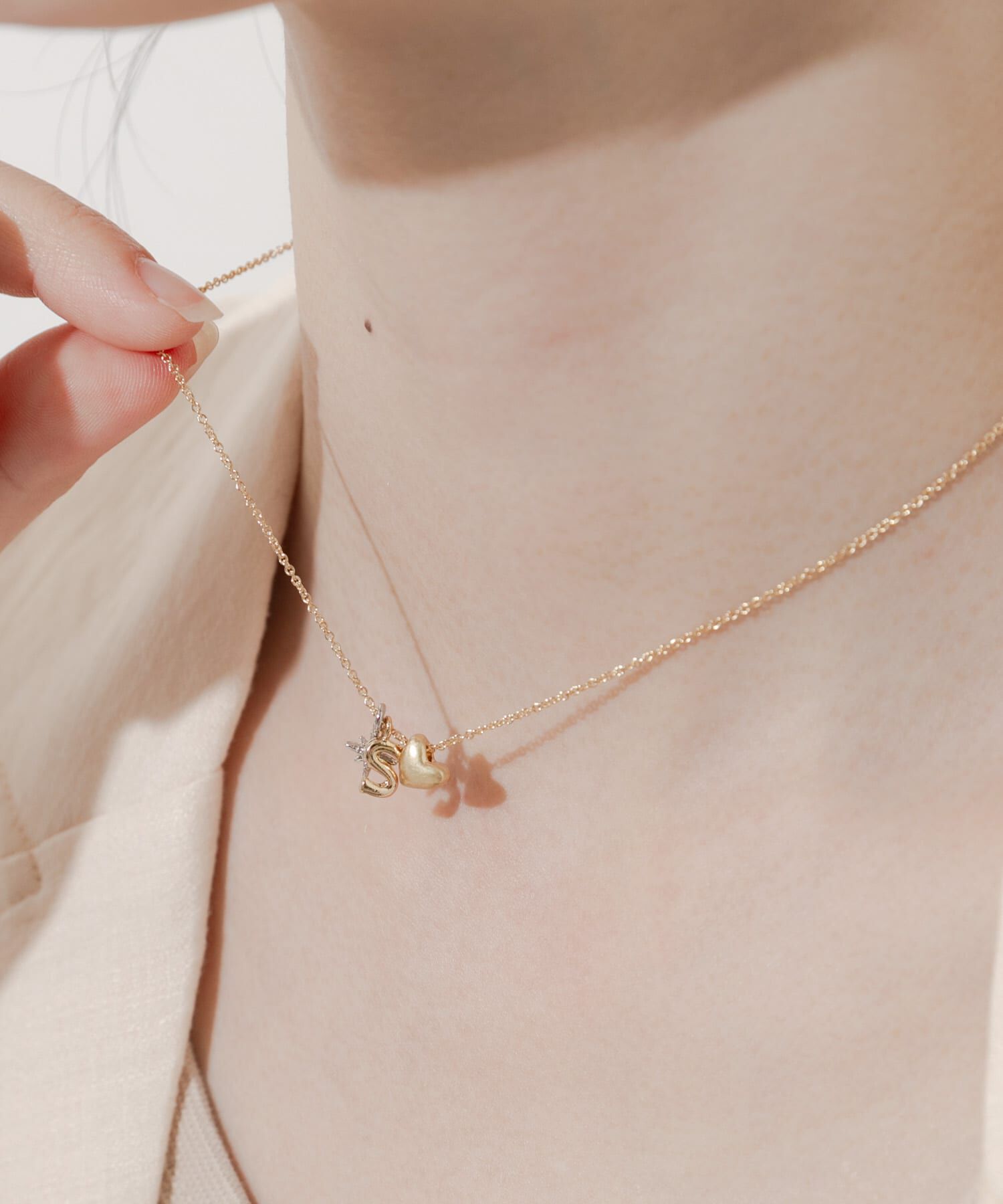 SMELLY「イニシャルチャームネックレス」|ネックレス|