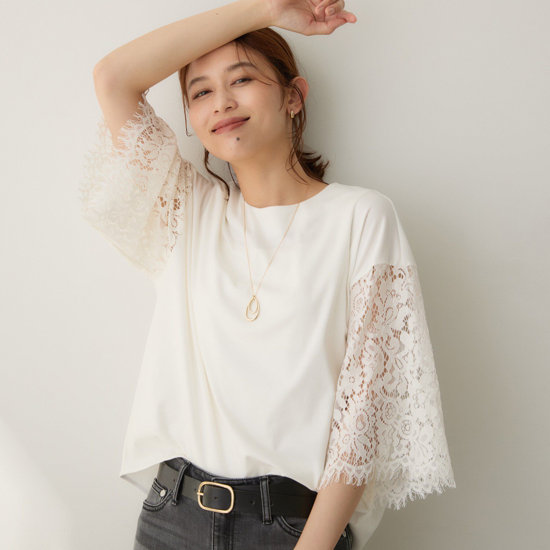 UNTITLED「【秋映え/甘めTシャツ】袖レースプルオーバー」|Tシャツ・カットソー|オフホワイト(003