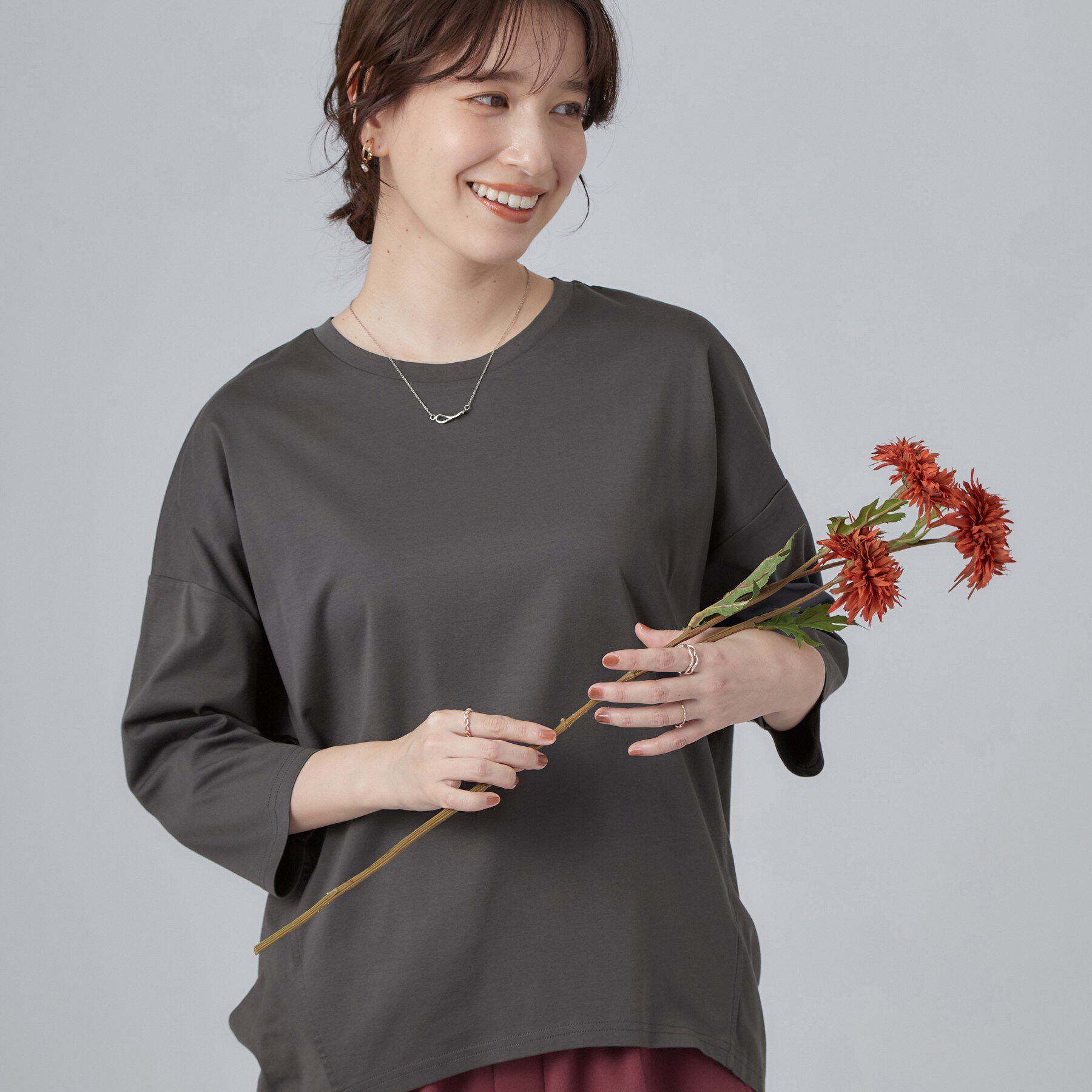 SHOO･LA･RUE「【ひんやり／吸水速乾】クールドライコットン 綿100％ ドルマン5分袖トップス」|Tシャツ・カットソー|チャコールグレー(0