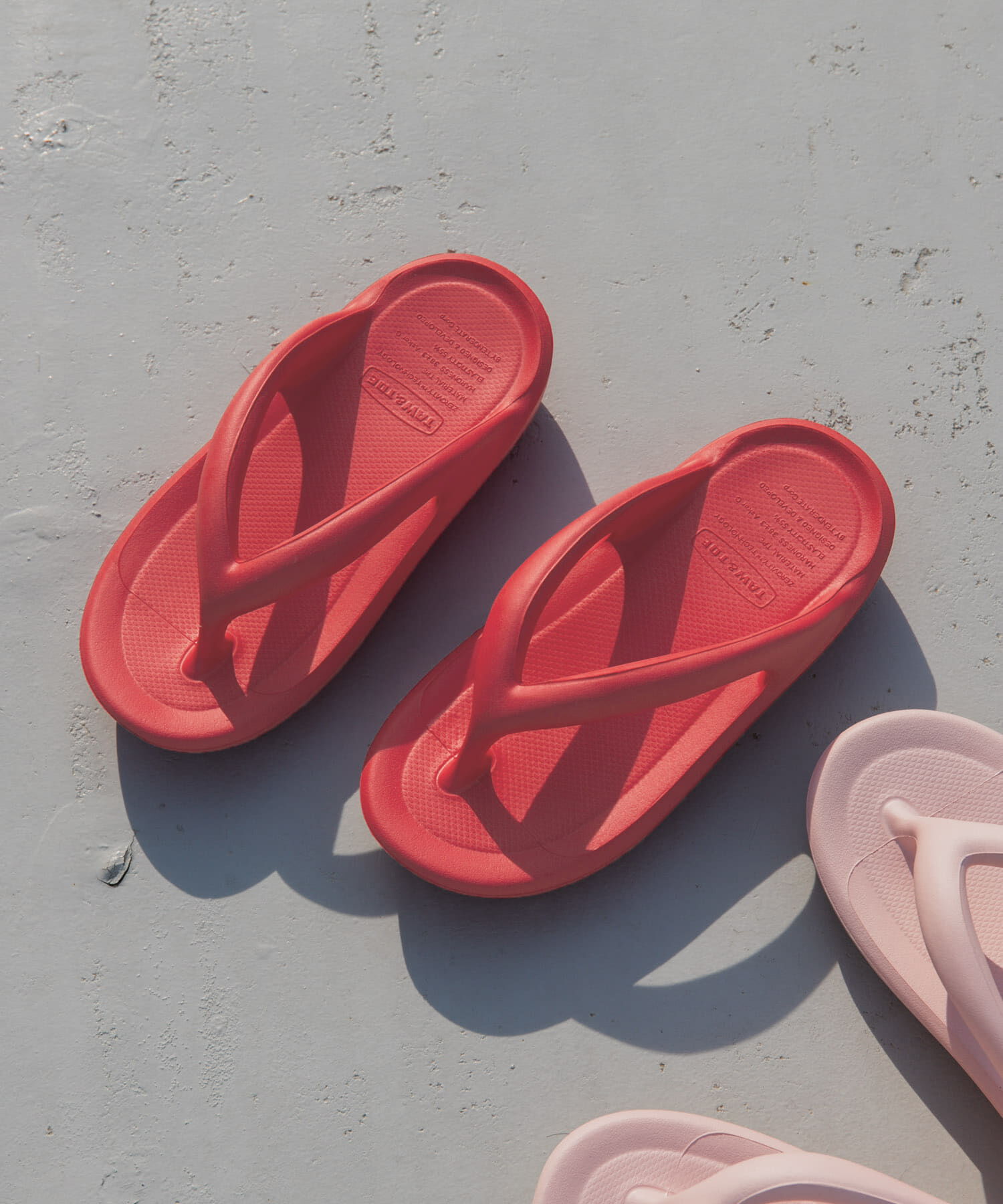 URBAN RESEARCH DOORS「TAW&TOE　ZEROVITY Flip Flop OG」|サンダル|レッド