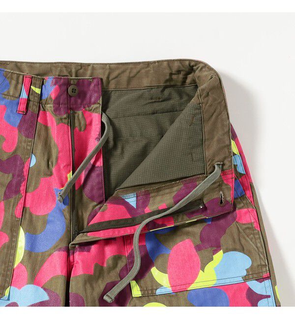 BEAMS PLUS「MIL Utility Easy Trousers Supima Herringbone Big Camo Print」|チノ|