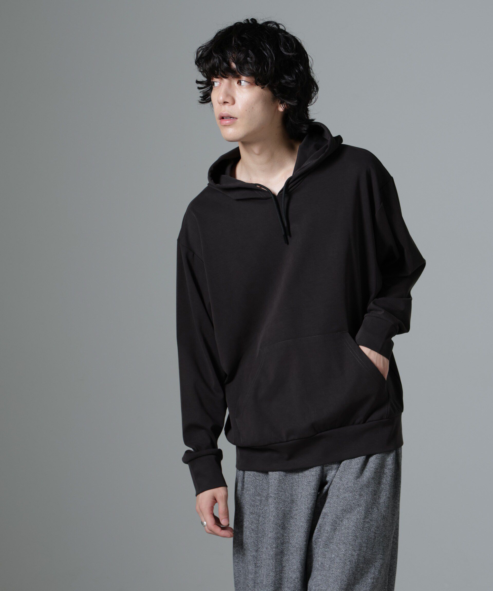 NANO universe「ヌバックライクスムースプルオーバーパーカー」|Tシャツ・カットソー|チャコール3