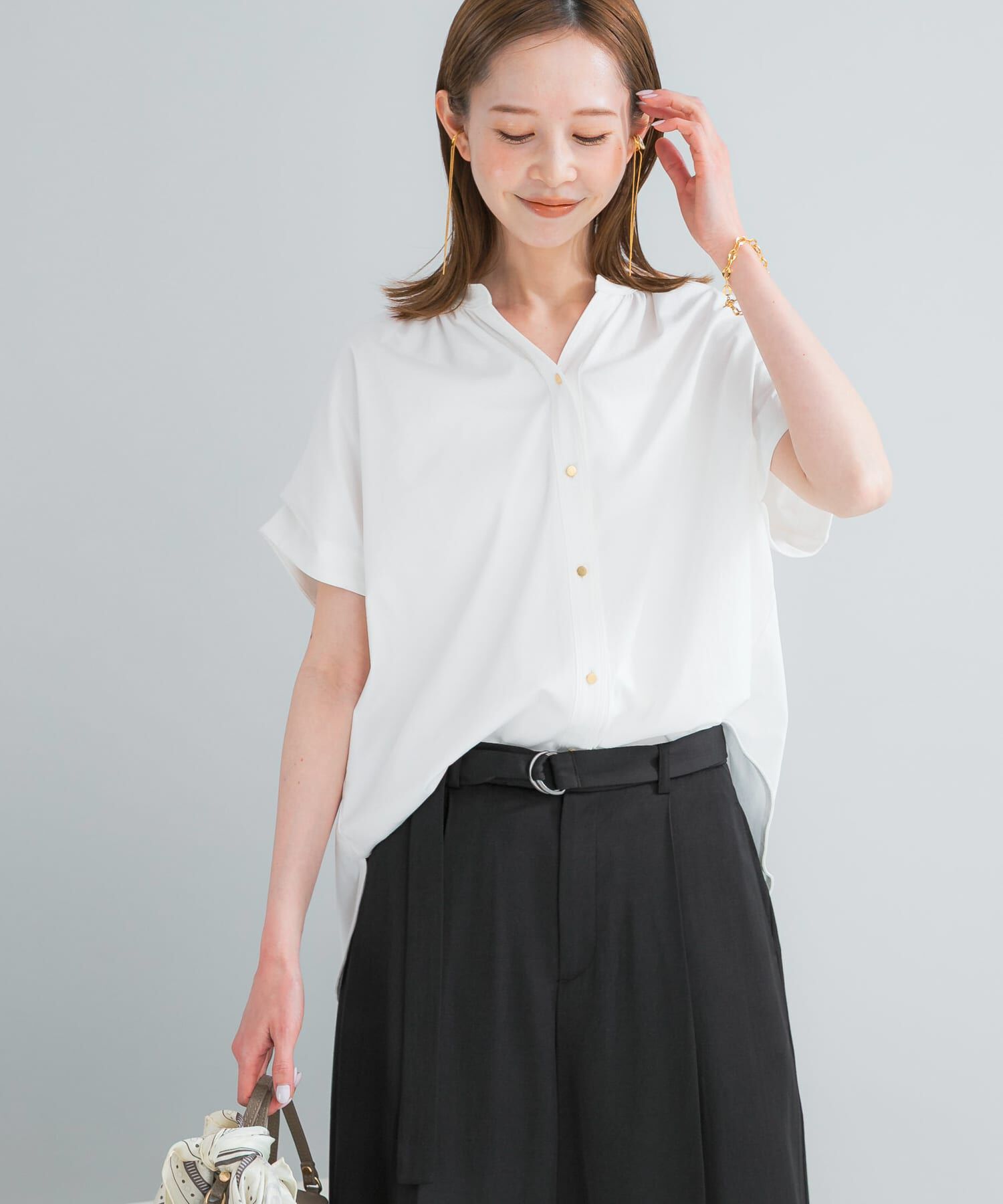 URBAN RESEARCH ROSSO「『WEB/一部店舗限定』汗染防止デザインボタンカットブラウス」|シャツ・ブラウス|