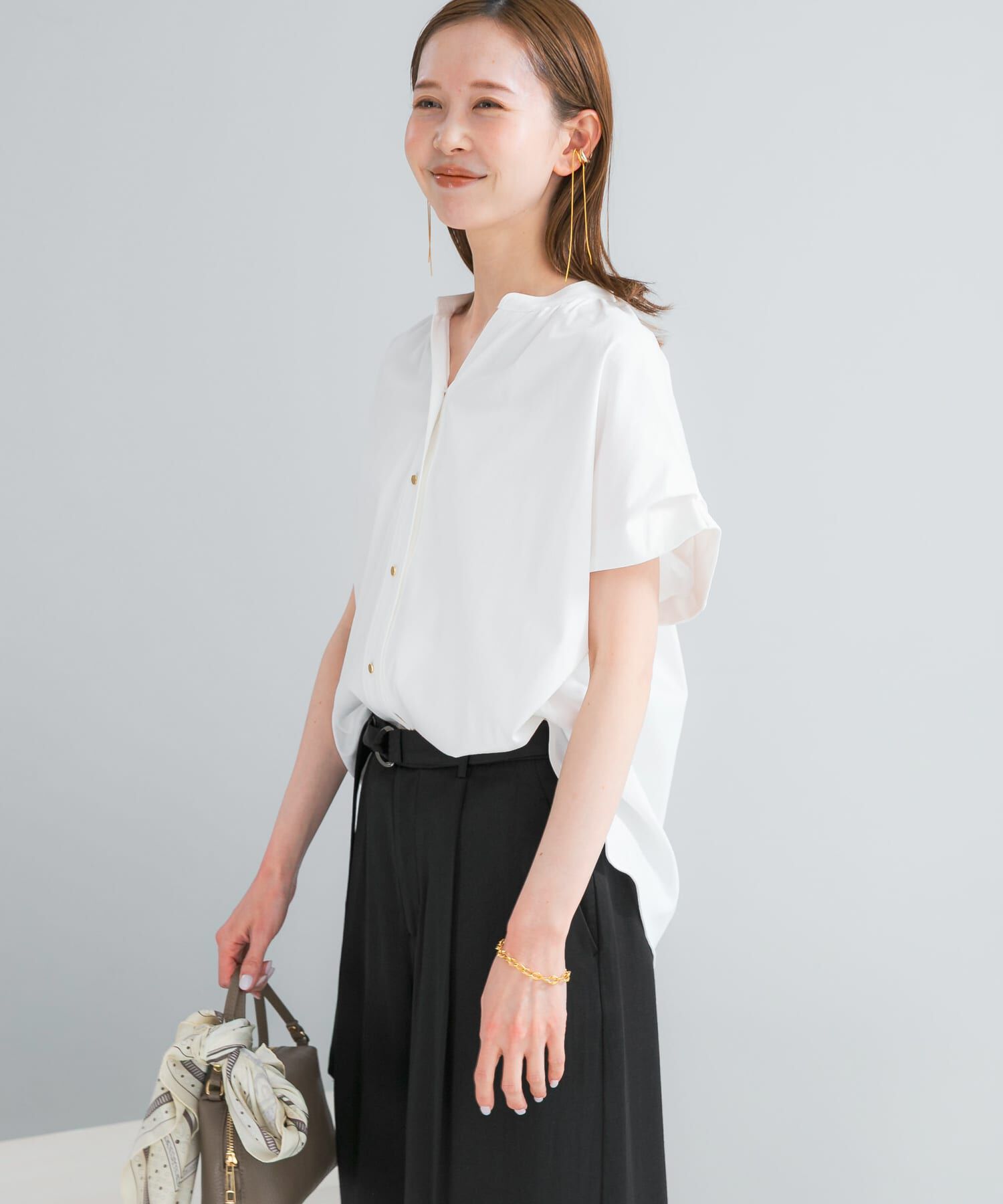 URBAN RESEARCH ROSSO「『WEB/一部店舗限定』汗染防止デザインボタンカットブラウス」|シャツ・ブラウス|