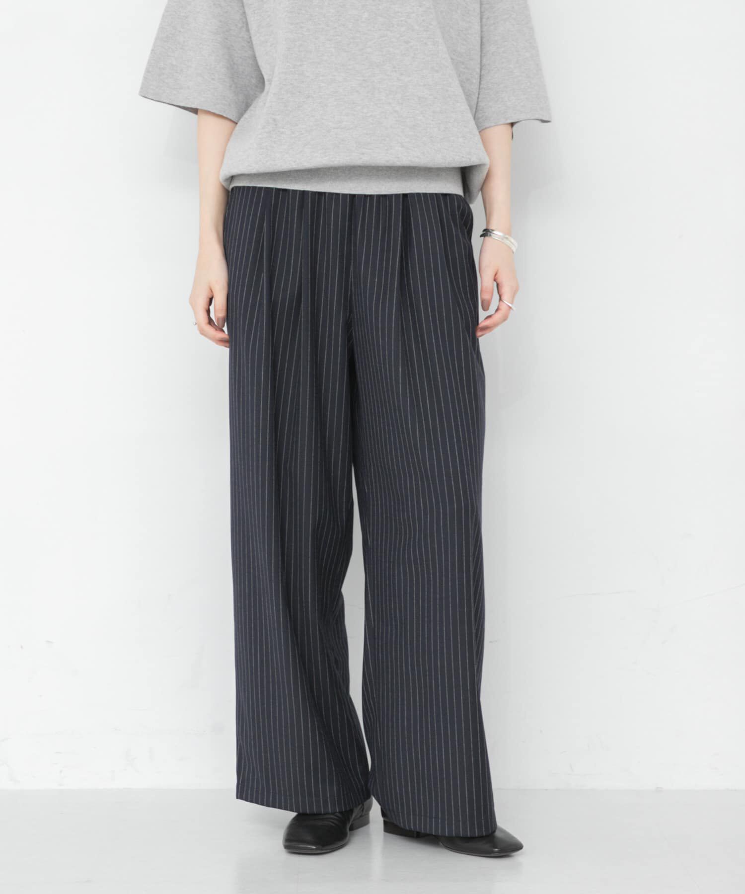 URBAN RESEARCH「『UR TECH SMOOTHLUXE』ウール混タックギャザーストレートパンツ」|その他|ブルー系その他