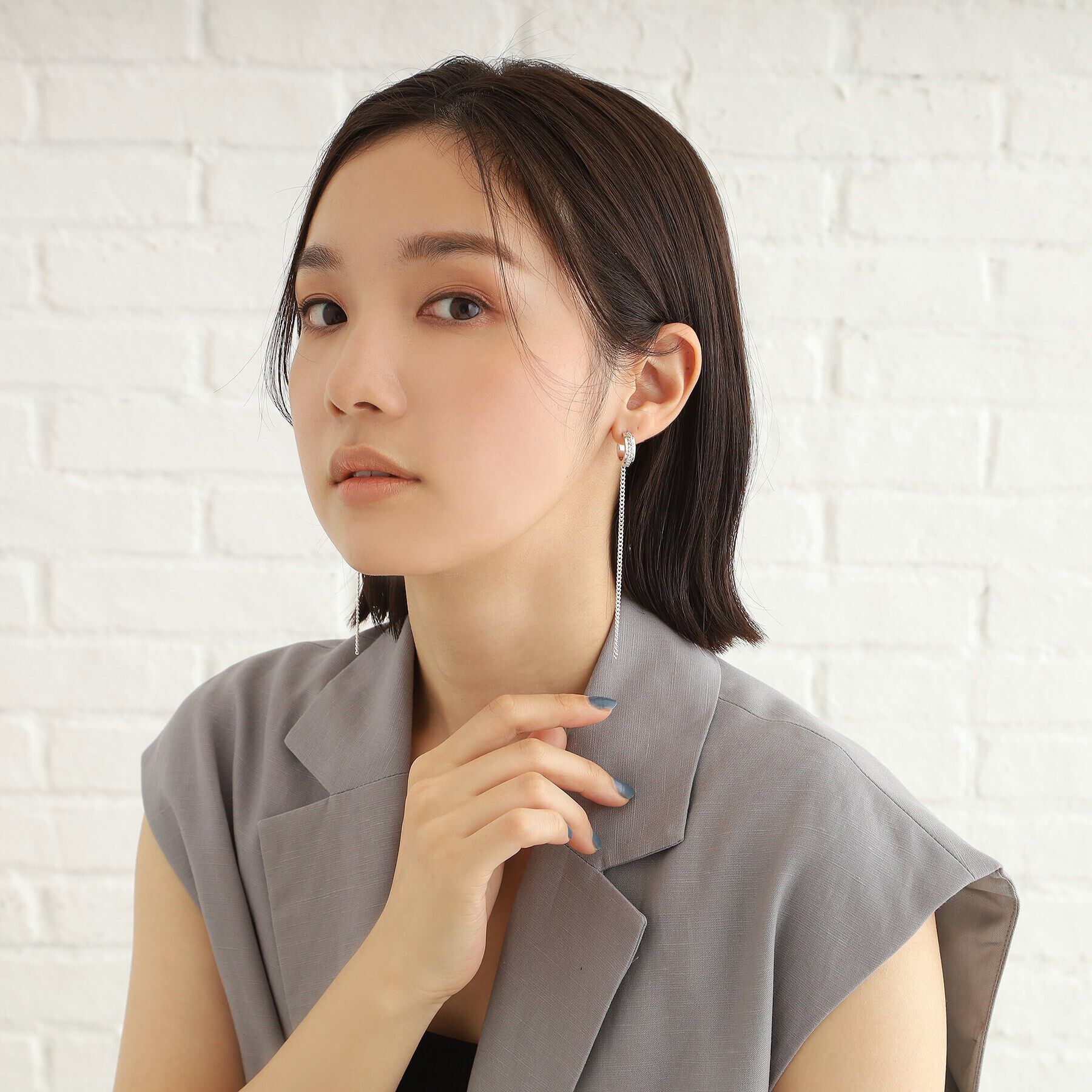 COCOSHNIK ONKITSCH「シルバー ハンギング カーブチェーンピアス」|ピアス|