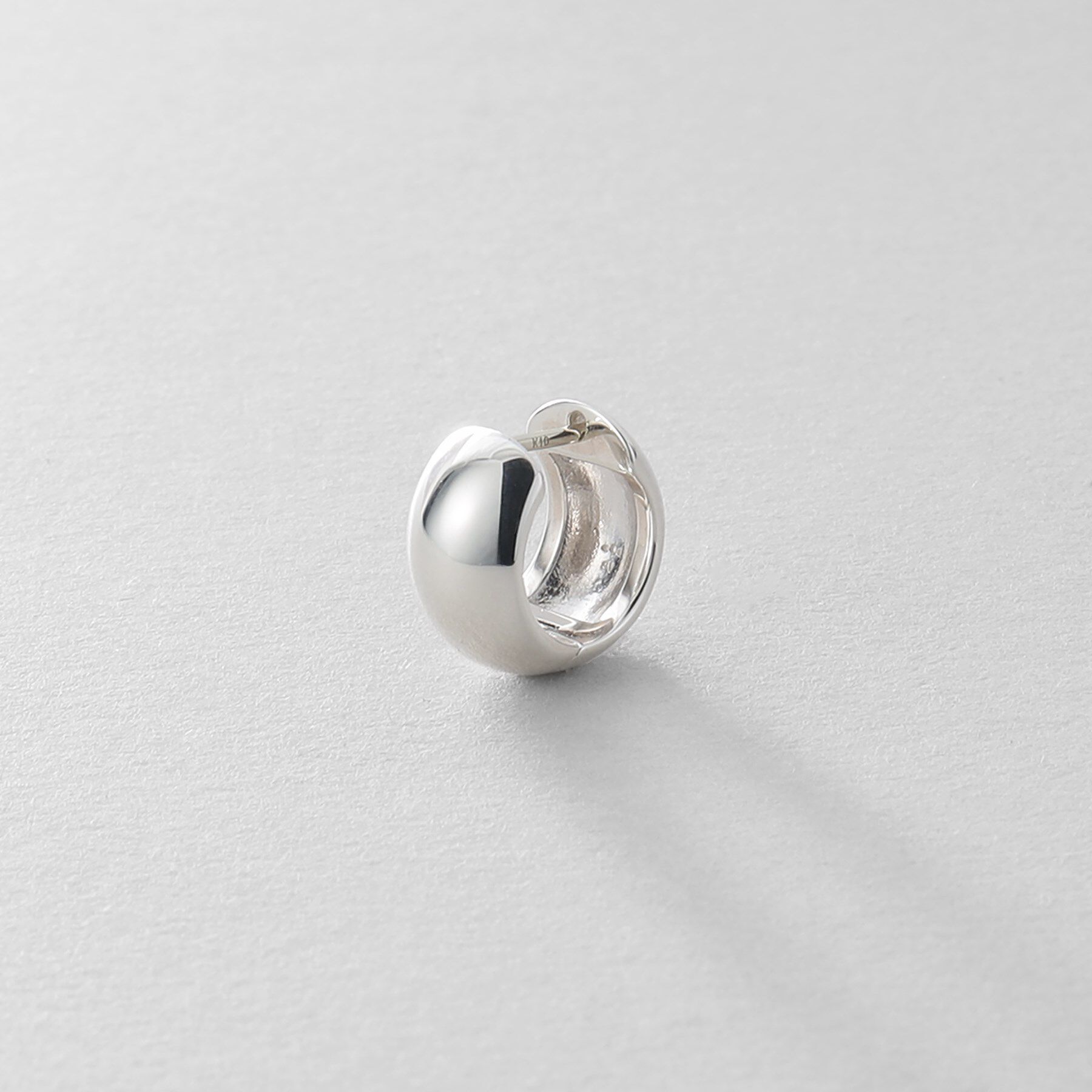 COCOSHNIK ONKITSCH「シルバー ハギーフープ ワイドピアス」|ピアス|