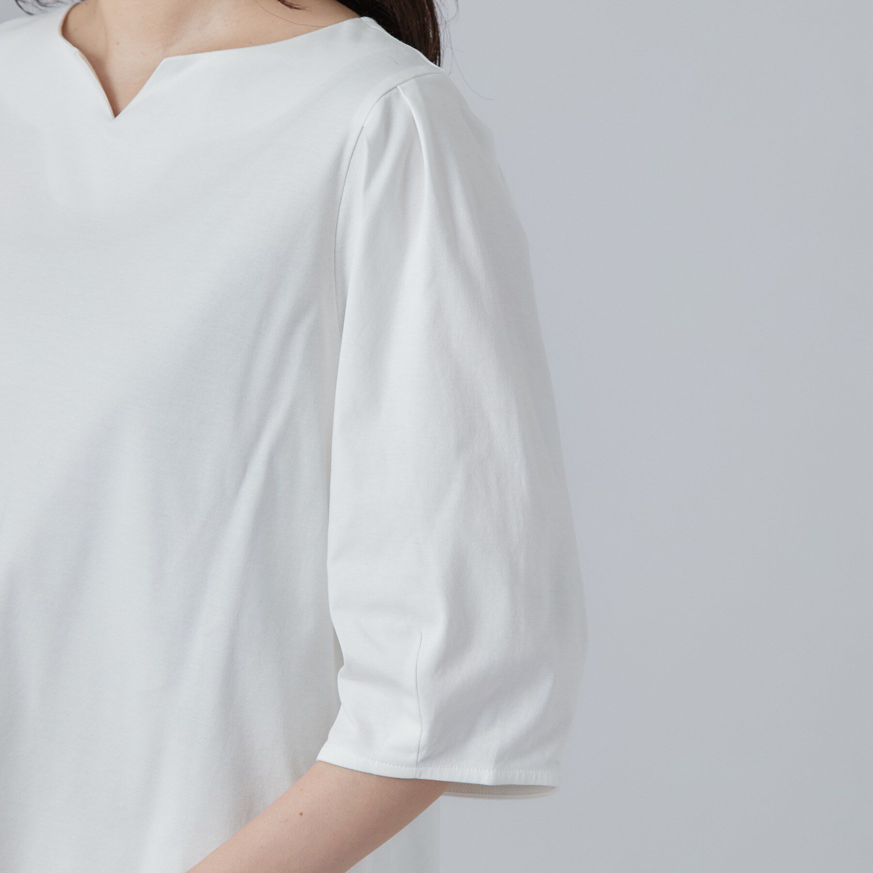 SHOO･LA･RUE「【ひんやり／吸水速乾】クールドライコットン 綿100％ キーネックパフスリーブトップス」|Tシャツ・カットソー|