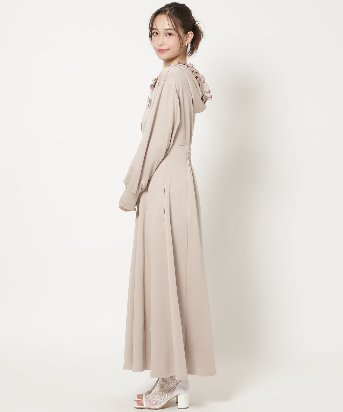 WILLSELECTION「WILLSELECTION&times;マイメロディ＆クロミ 刺繍フリルフードパーカーワンピース」|ワンピース|