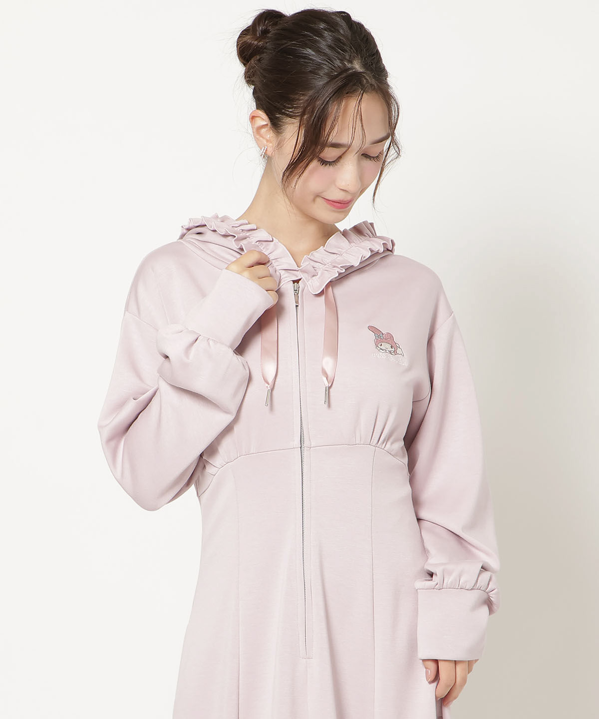 WILLSELECTION「WILLSELECTION&times;マイメロディ＆クロミ 刺繍フリルフードパーカーワンピース」|ワンピース|