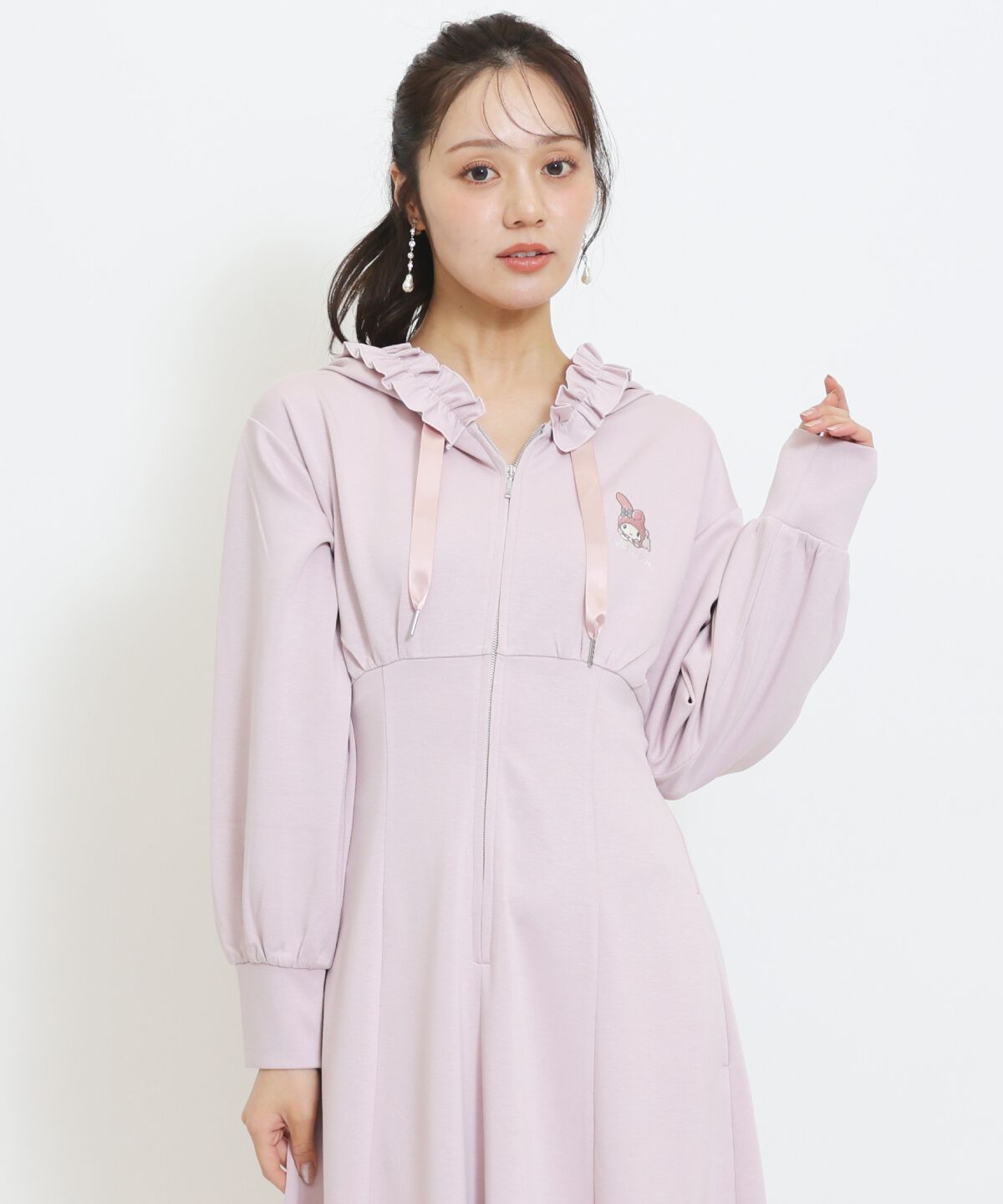 WILLSELECTION「WILLSELECTION&times;マイメロディ＆クロミ 刺繍フリルフードパーカーワンピース」|ワンピース|