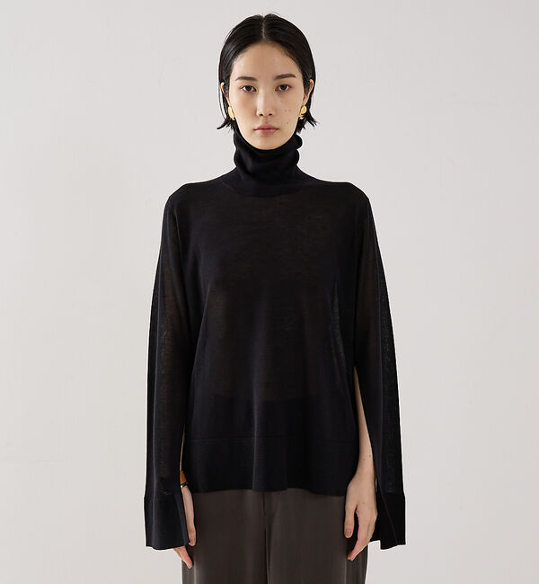 The Store by C' 「【TOTEME】SLIT SLEEVE TURTLENECK／スリットスリーブタ」|ニット・セーター|