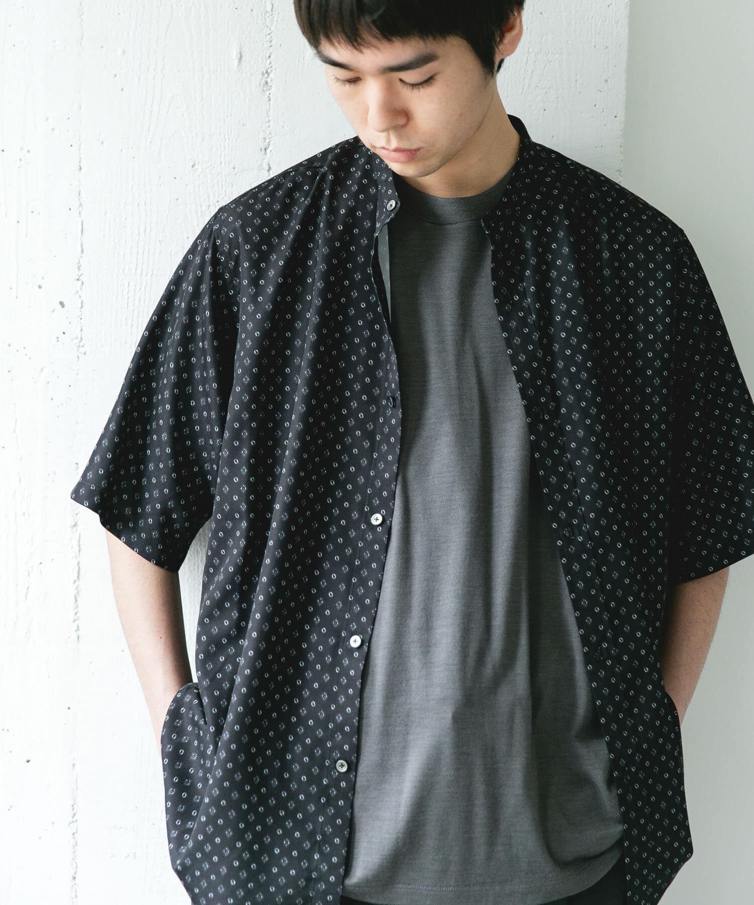 URBAN RESEARCH DOORS「バンドカラーショートスリーブ 総柄シャツ」|シャツ・ブラウス|