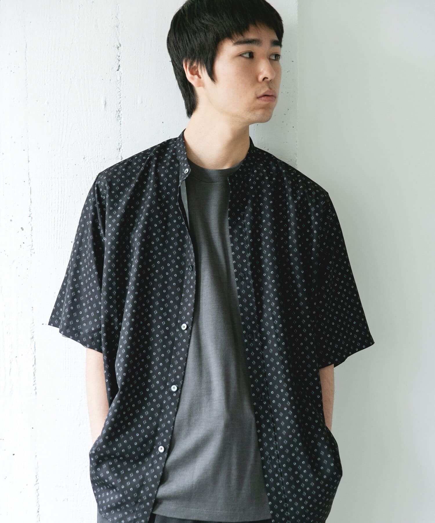 URBAN RESEARCH DOORS「バンドカラーショートスリーブ 総柄シャツ」|シャツ・ブラウス|