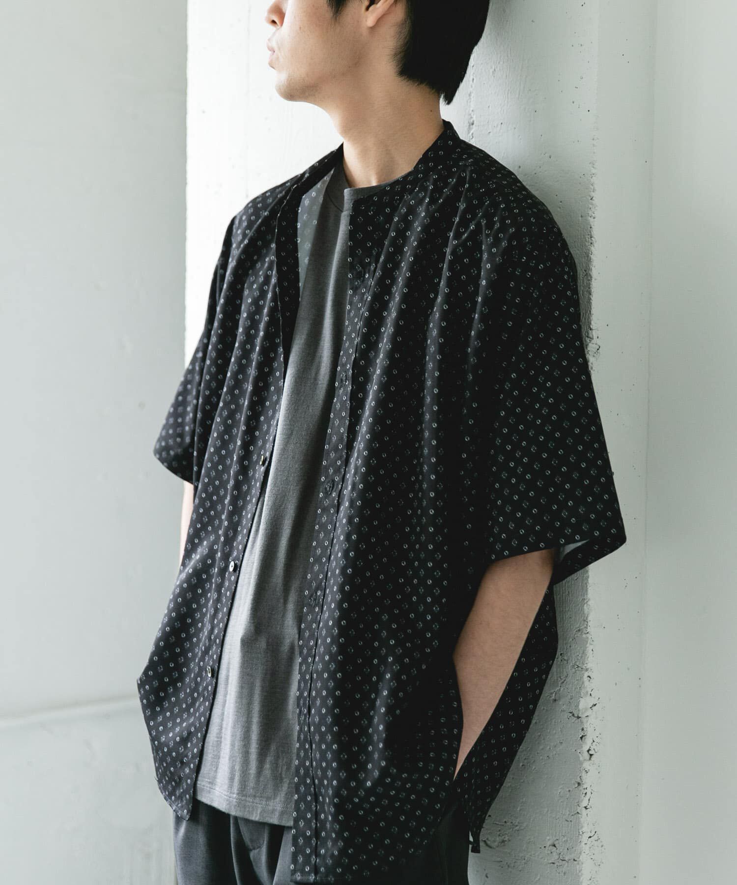 URBAN RESEARCH DOORS「バンドカラーショートスリーブ 総柄シャツ」|シャツ・ブラウス|