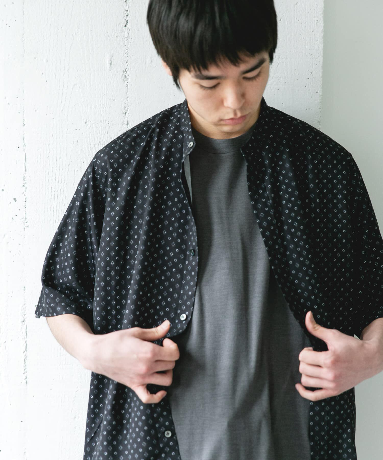 URBAN RESEARCH DOORS「バンドカラーショートスリーブ 総柄シャツ」|シャツ・ブラウス|