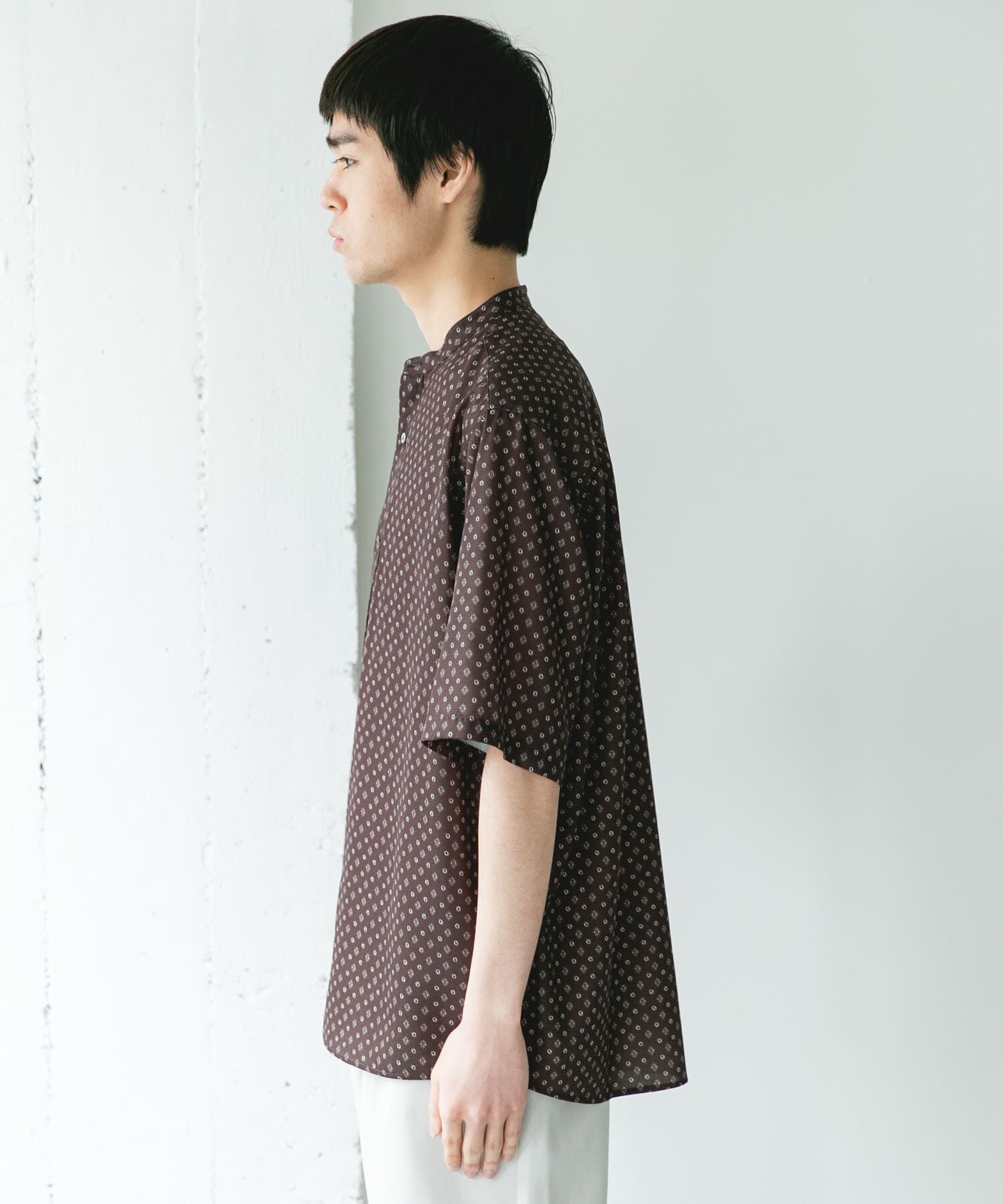 URBAN RESEARCH DOORS「バンドカラーショートスリーブ 総柄シャツ」|シャツ・ブラウス|