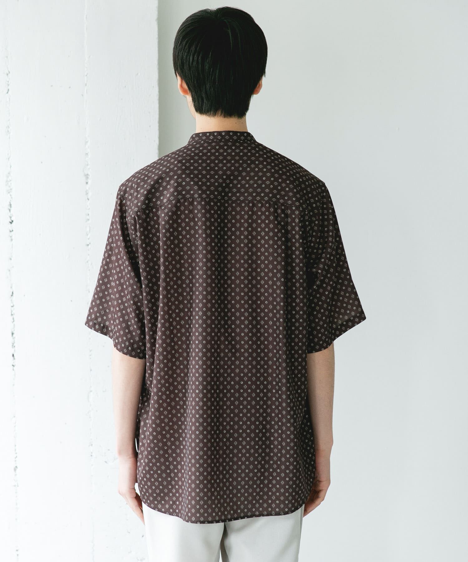URBAN RESEARCH DOORS「バンドカラーショートスリーブ 総柄シャツ」|シャツ・ブラウス|