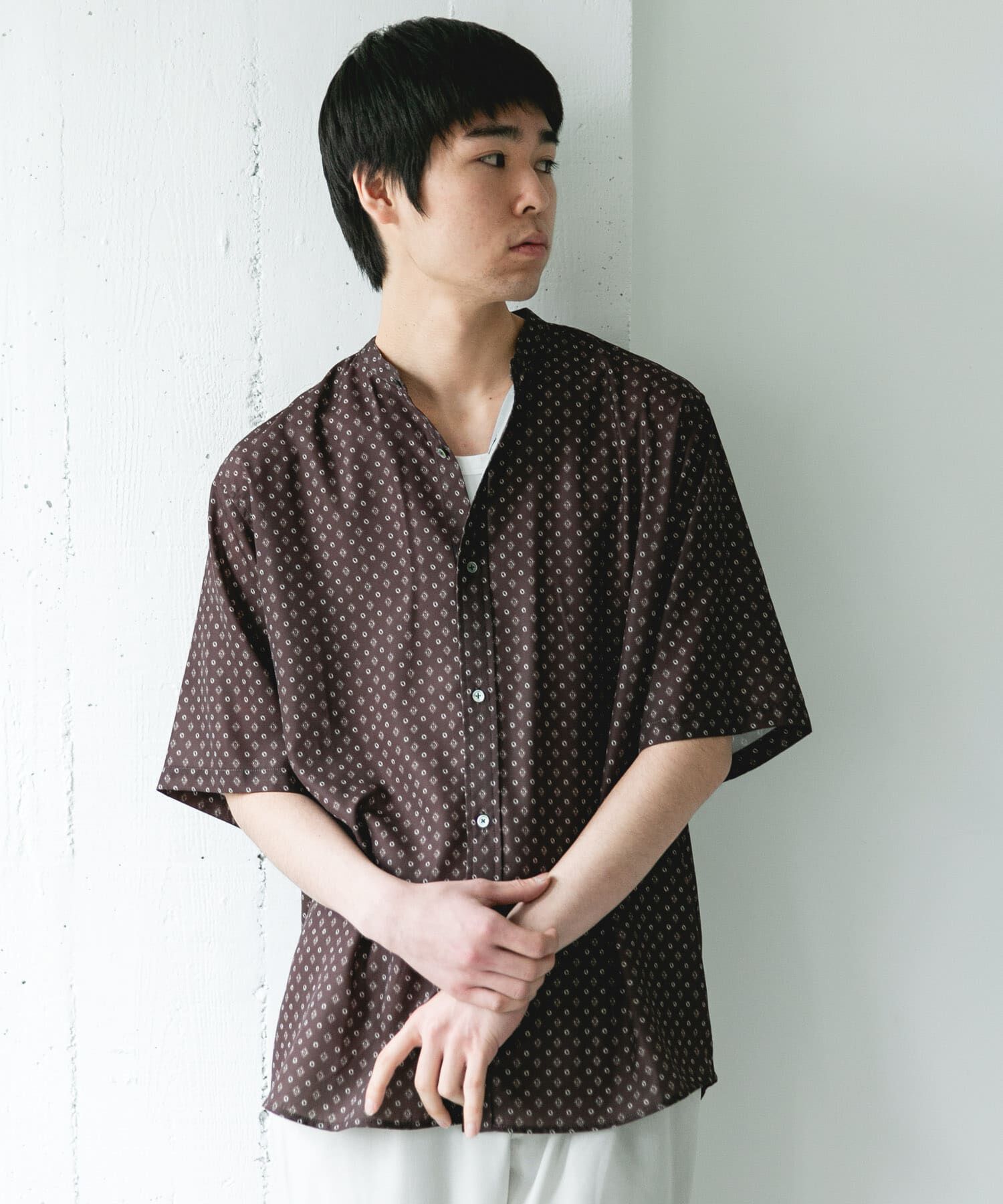 URBAN RESEARCH DOORS「バンドカラーショートスリーブ 総柄シャツ」|シャツ・ブラウス|